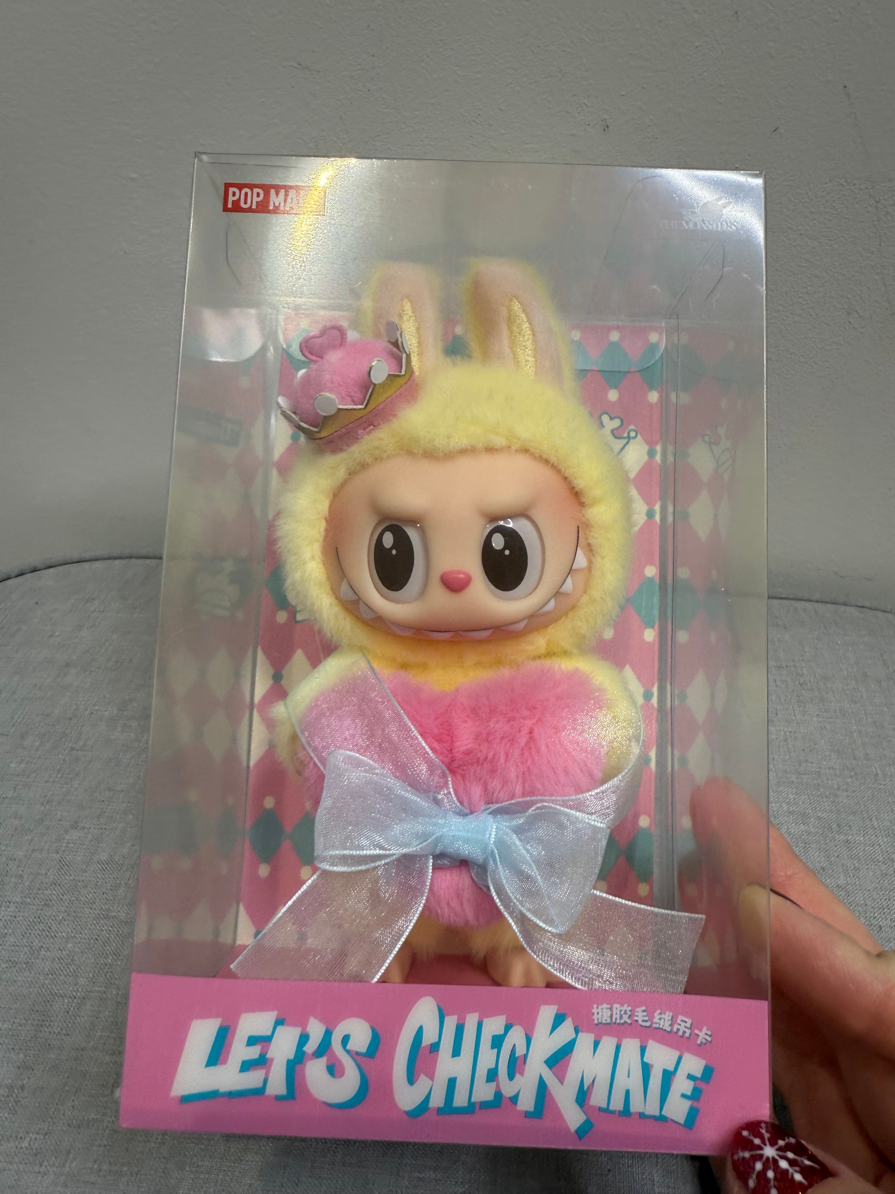 POP MART LABUBU THE MONSTERS LET'S CHECKMATE VINYL PLUSH HANGING CARD (QUEEN)