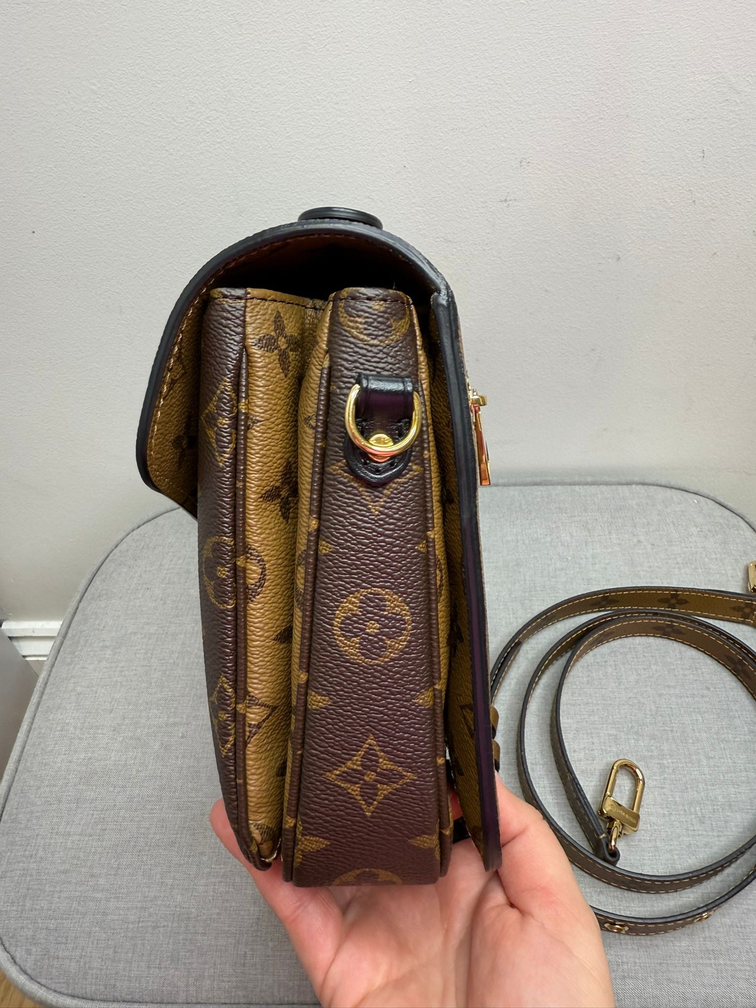 Pre-Owned Louis Vuitton Reverse Monogram Pochette Metis bag Crossbody