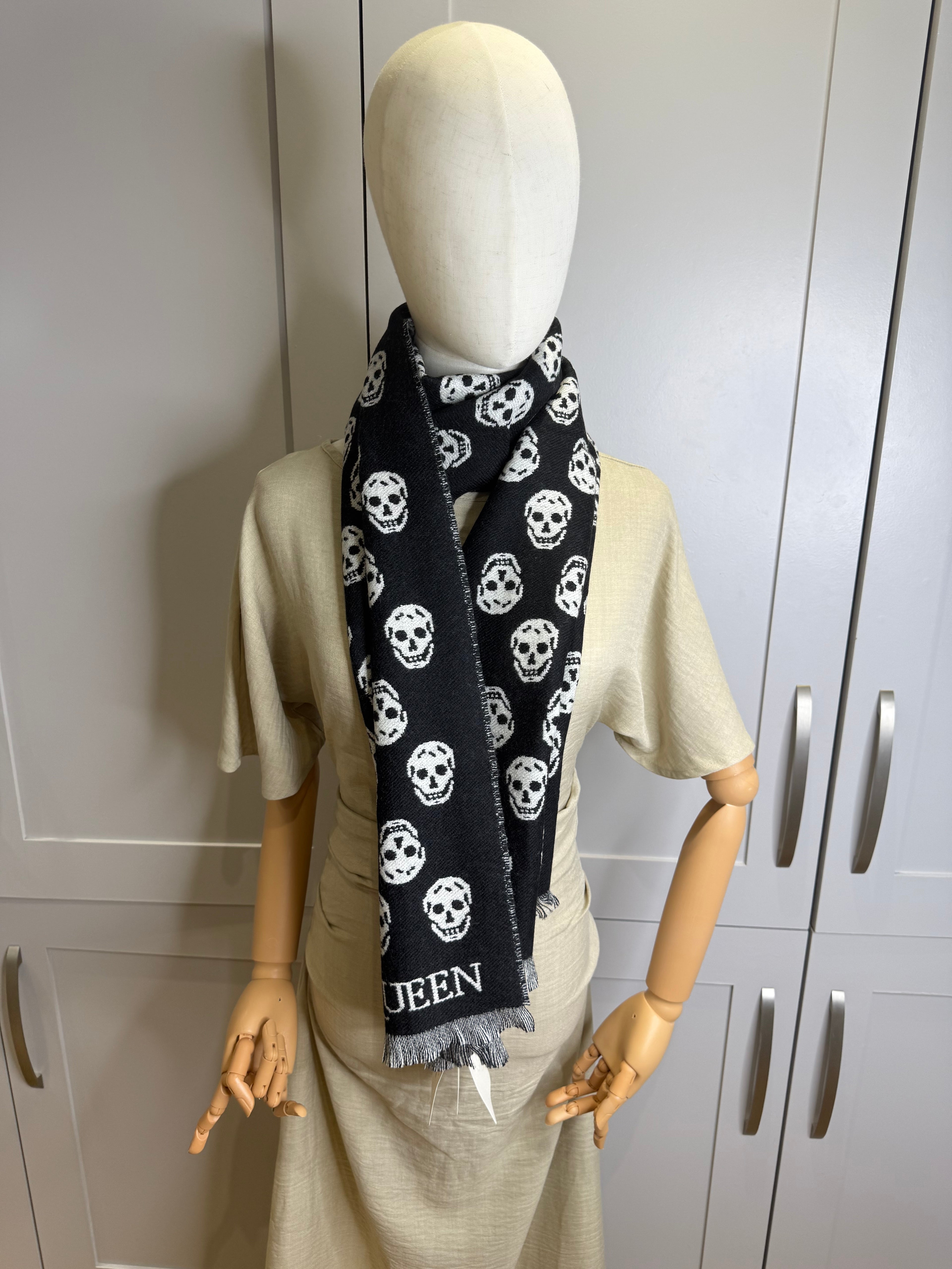New Alexander McQueen Unisex All Over Skull Print Reversible Wool Scarf