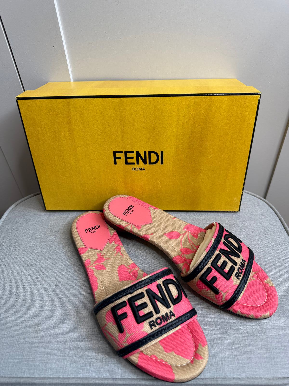 Fendi Roma Pink & Nude Floral Slides – EU 38 / UK 5 - NEW