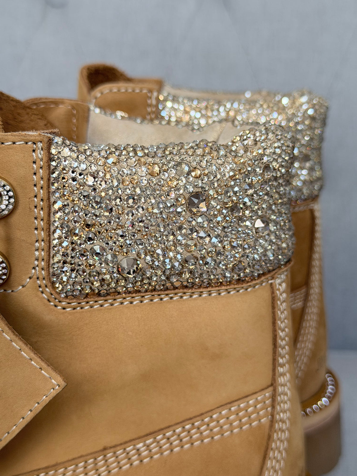 Jimmy Choo x Timberland 6-Inch Premium Crystal Collar Boots – Wheat – UK 7 / EU 40 – Brand New in Box
