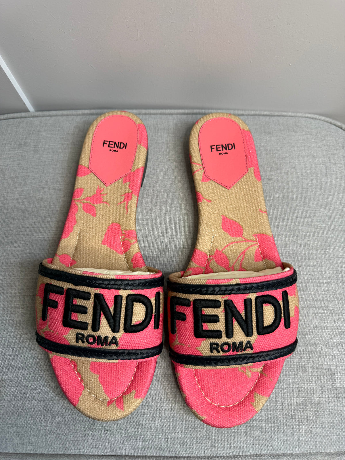 Fendi Roma Pink & Nude Floral Slides – EU 38 / UK 5 - NEW