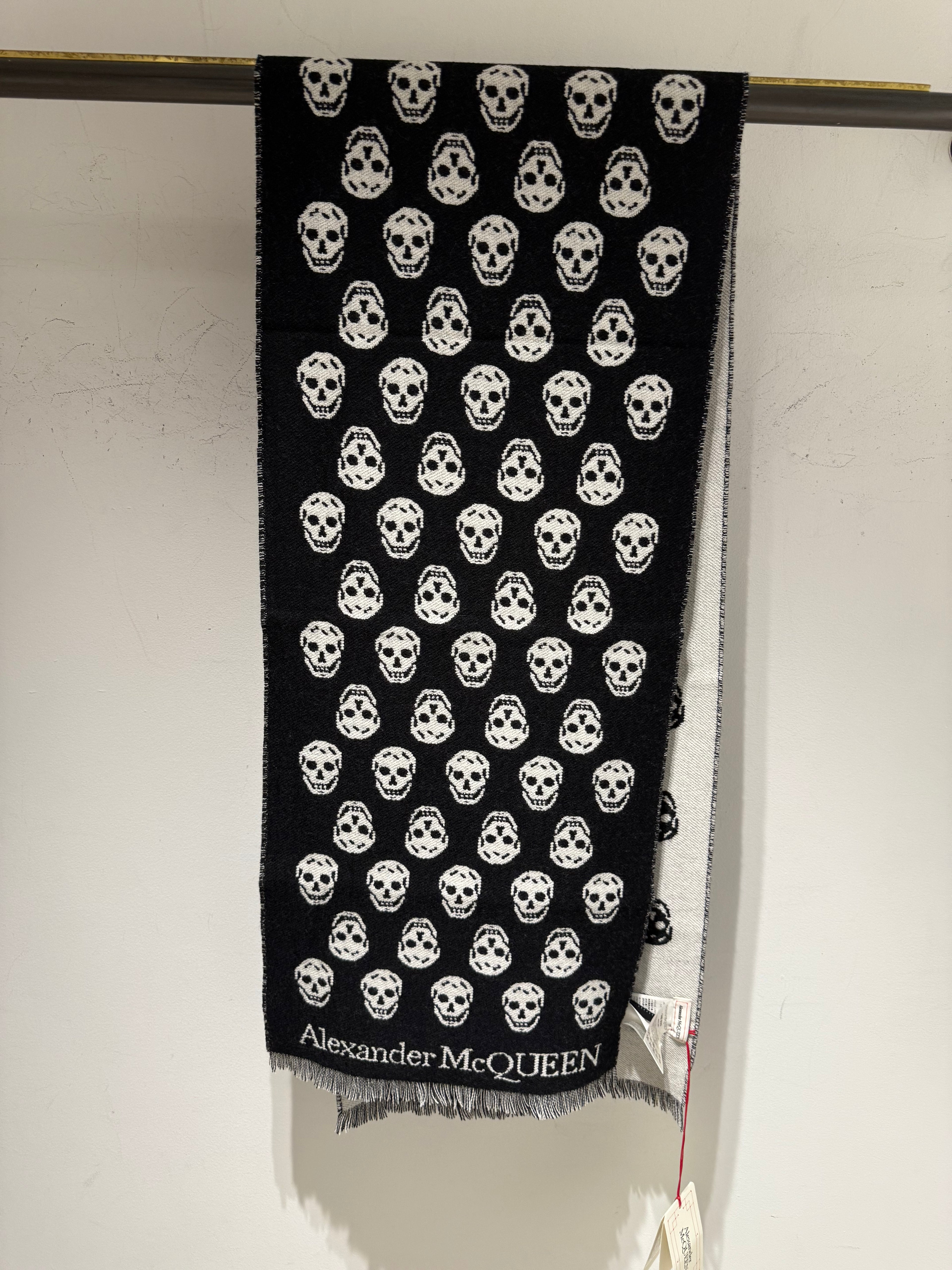 New Alexander McQueen Unisex All Over Skull Print Reversible Wool Scarf