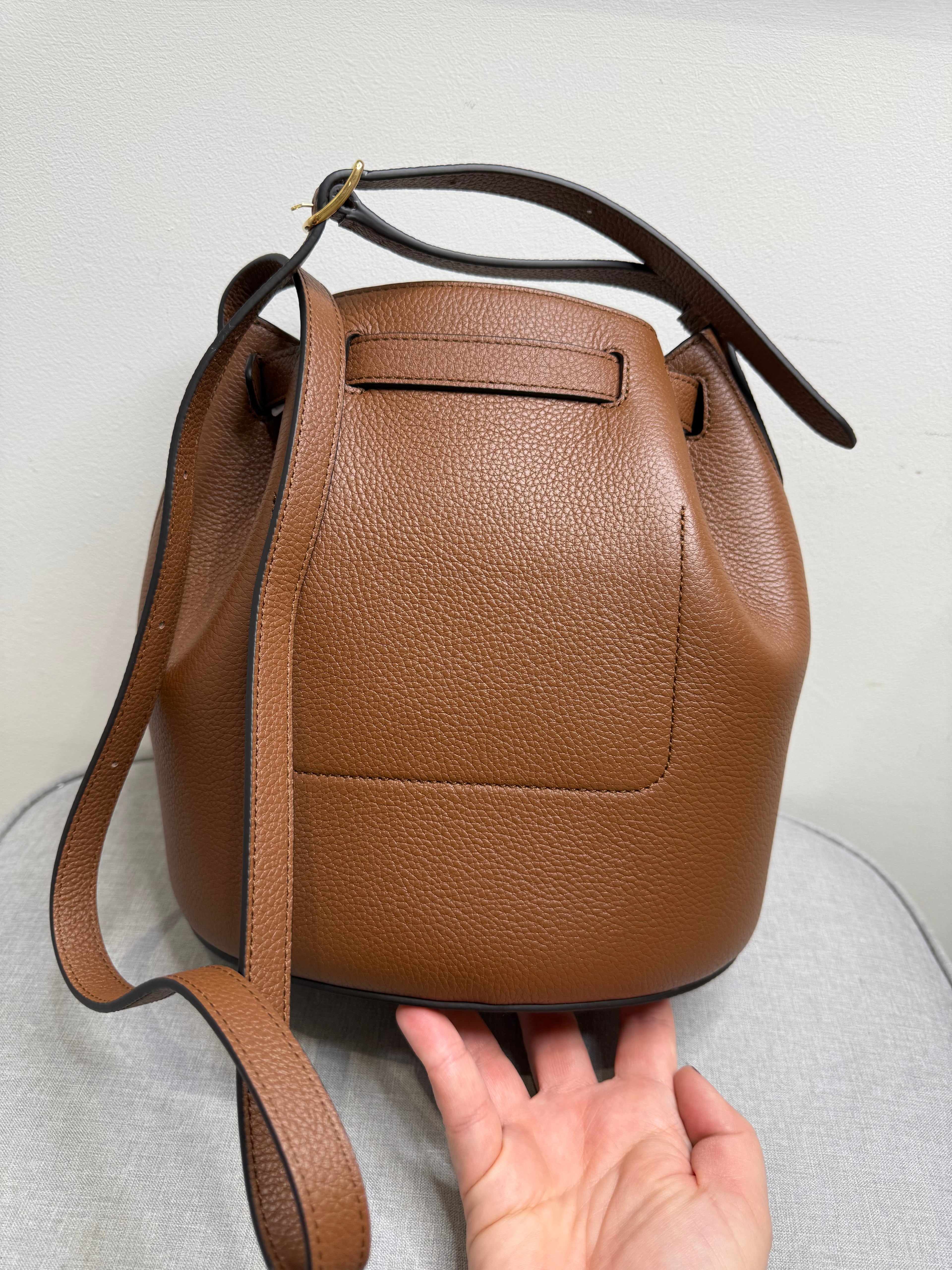 New Mulberry Abbey Natural Grain Leather Bucket Bag In Oak