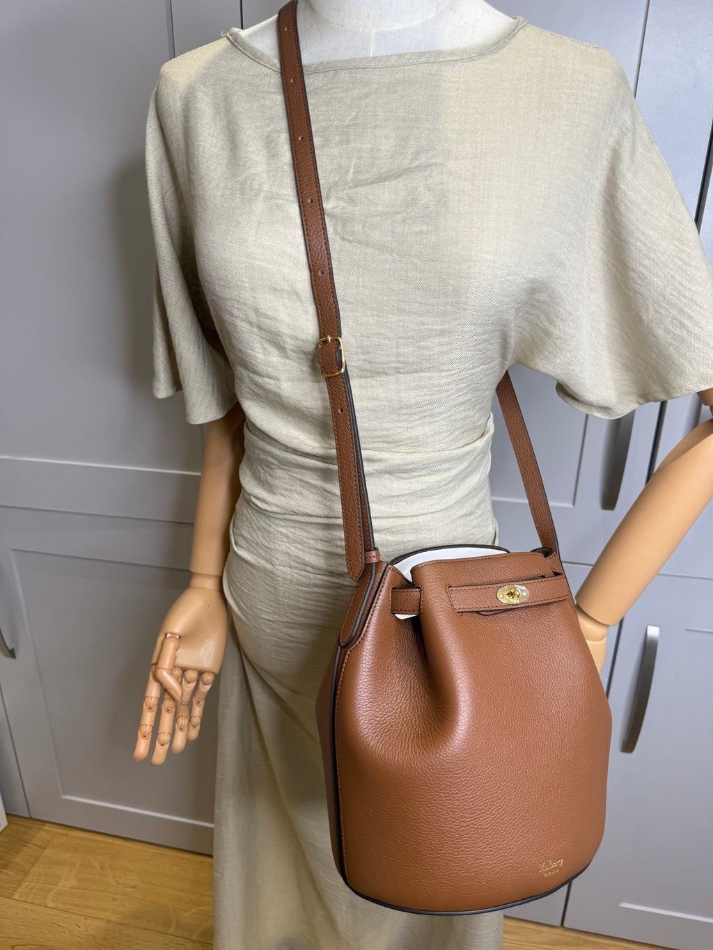 New Mulberry Abbey Natural Grain Leather Bucket Bag In Oak