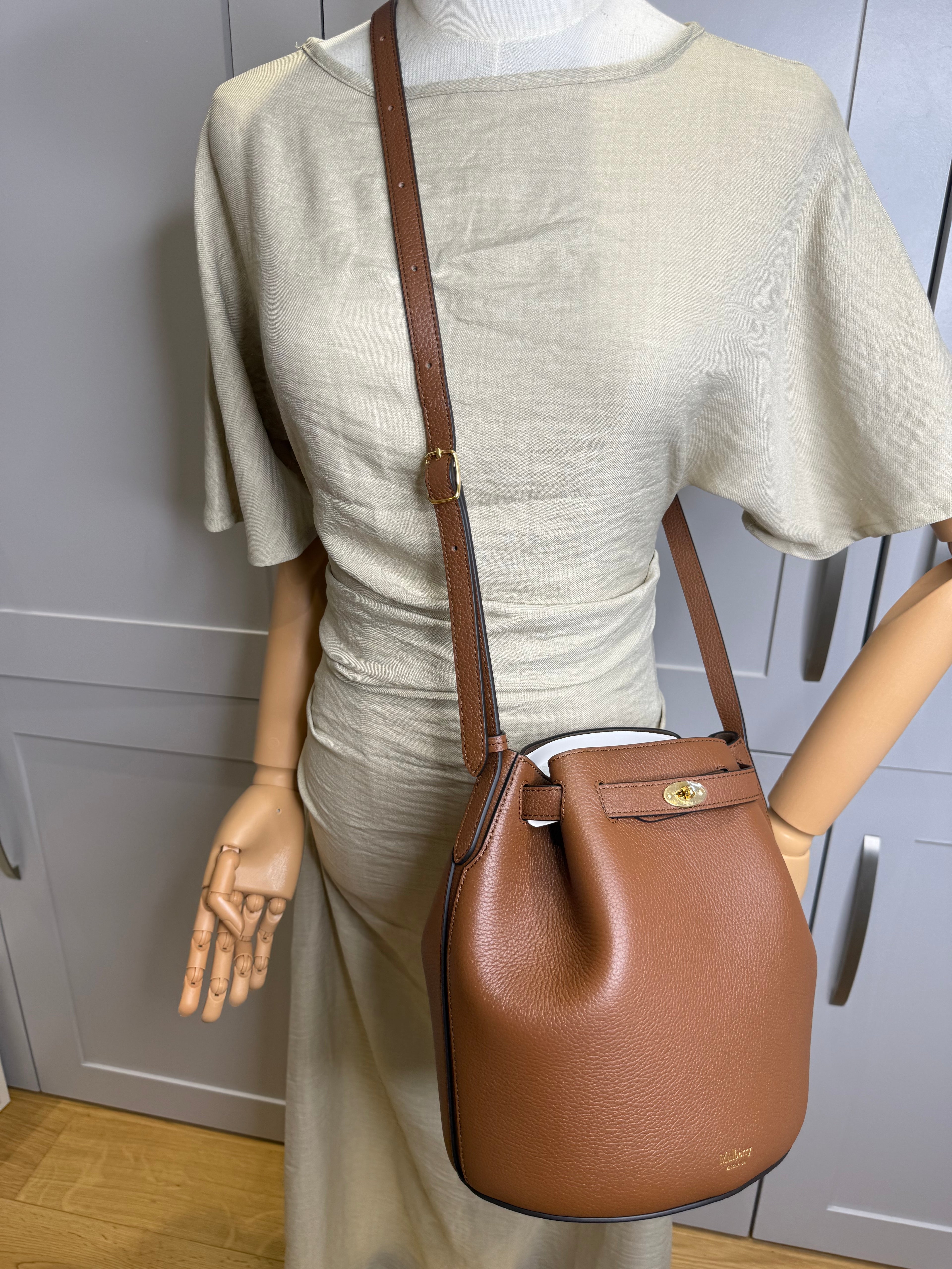 New Mulberry Abbey Natural Grain Leather Bucket Bag In Oak