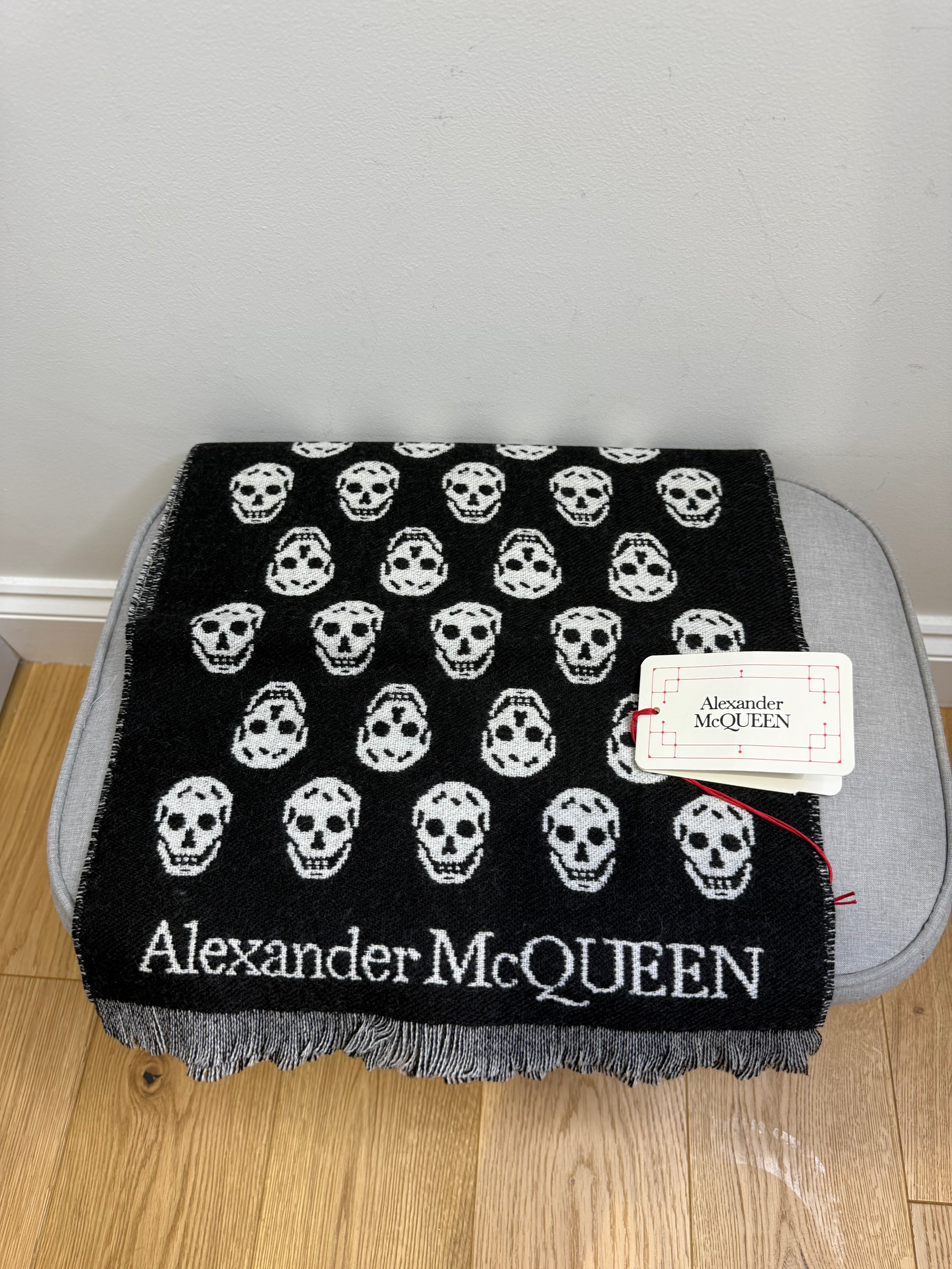 New Alexander McQueen Unisex All Over Skull Print Reversible Wool Scarf