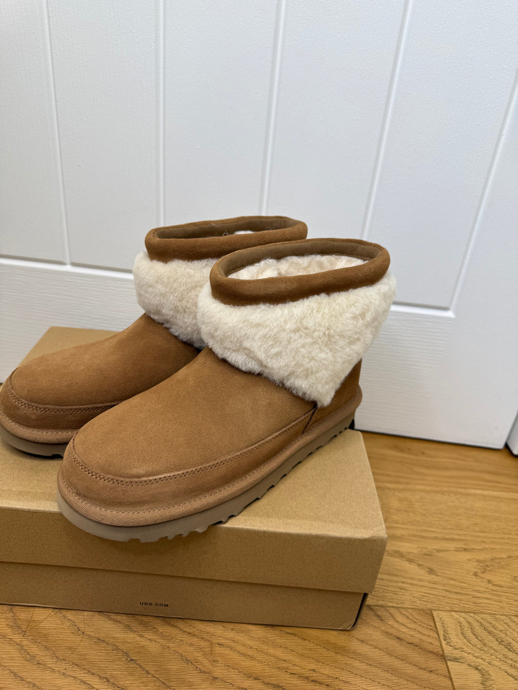 Brand new Ugg Snugscape Mini Boots In Chestnut Brown