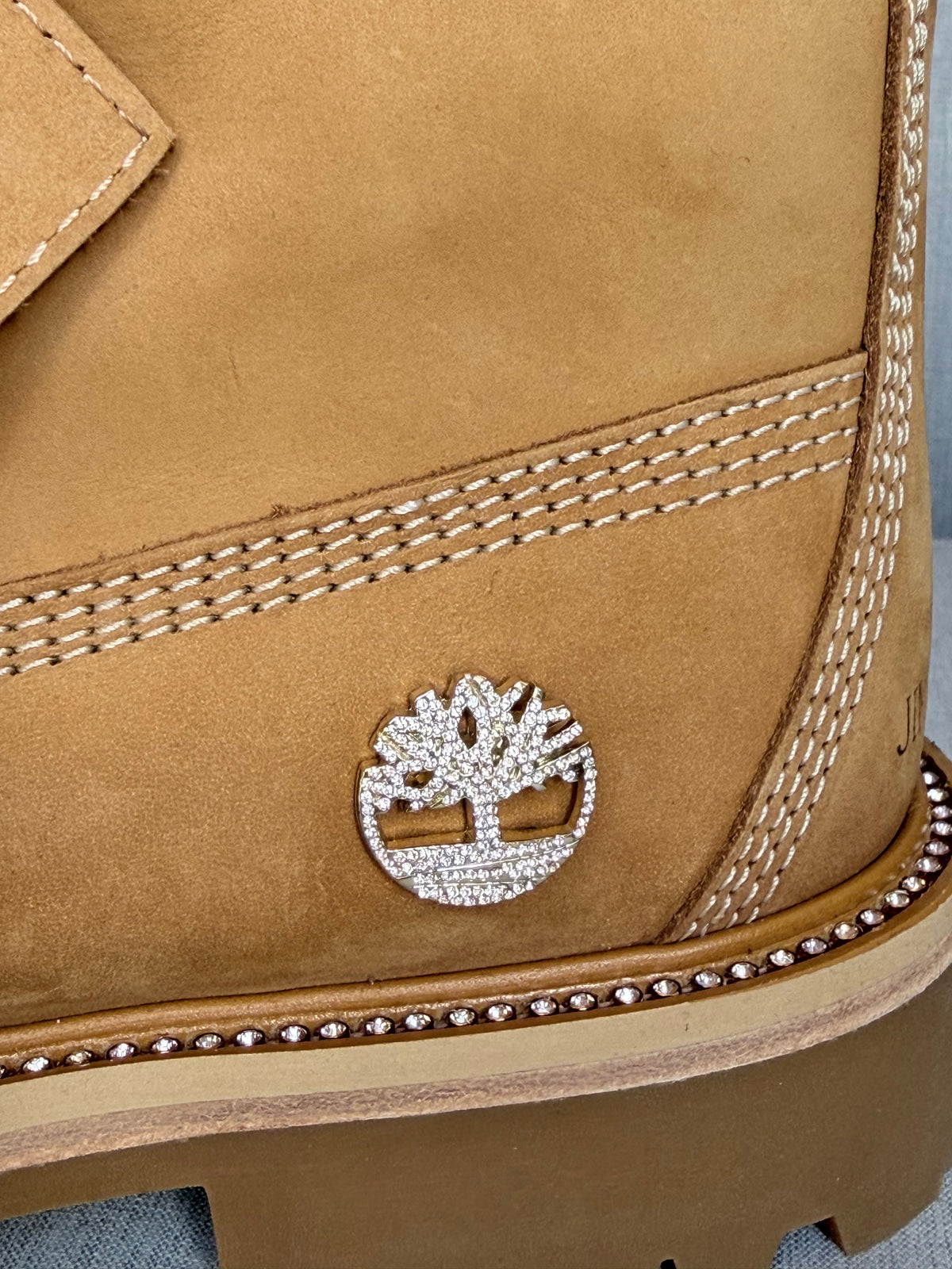 Jimmy Choo x Timberland 6-Inch Premium Crystal Collar Boots – Wheat – UK 7 / EU 40 – Brand New in Box