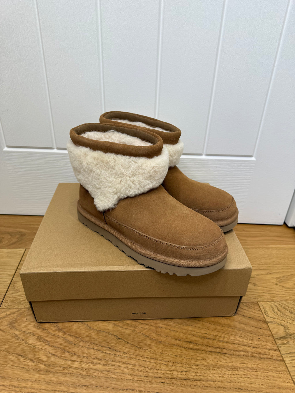 Brand new Ugg Snugscape Mini Boots In Chestnut Brown