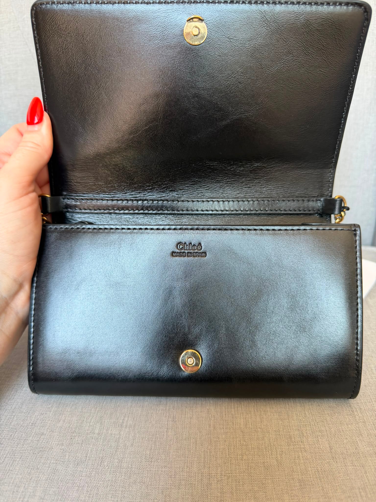 Chloé Iconic Leather Wallet-on-Chain