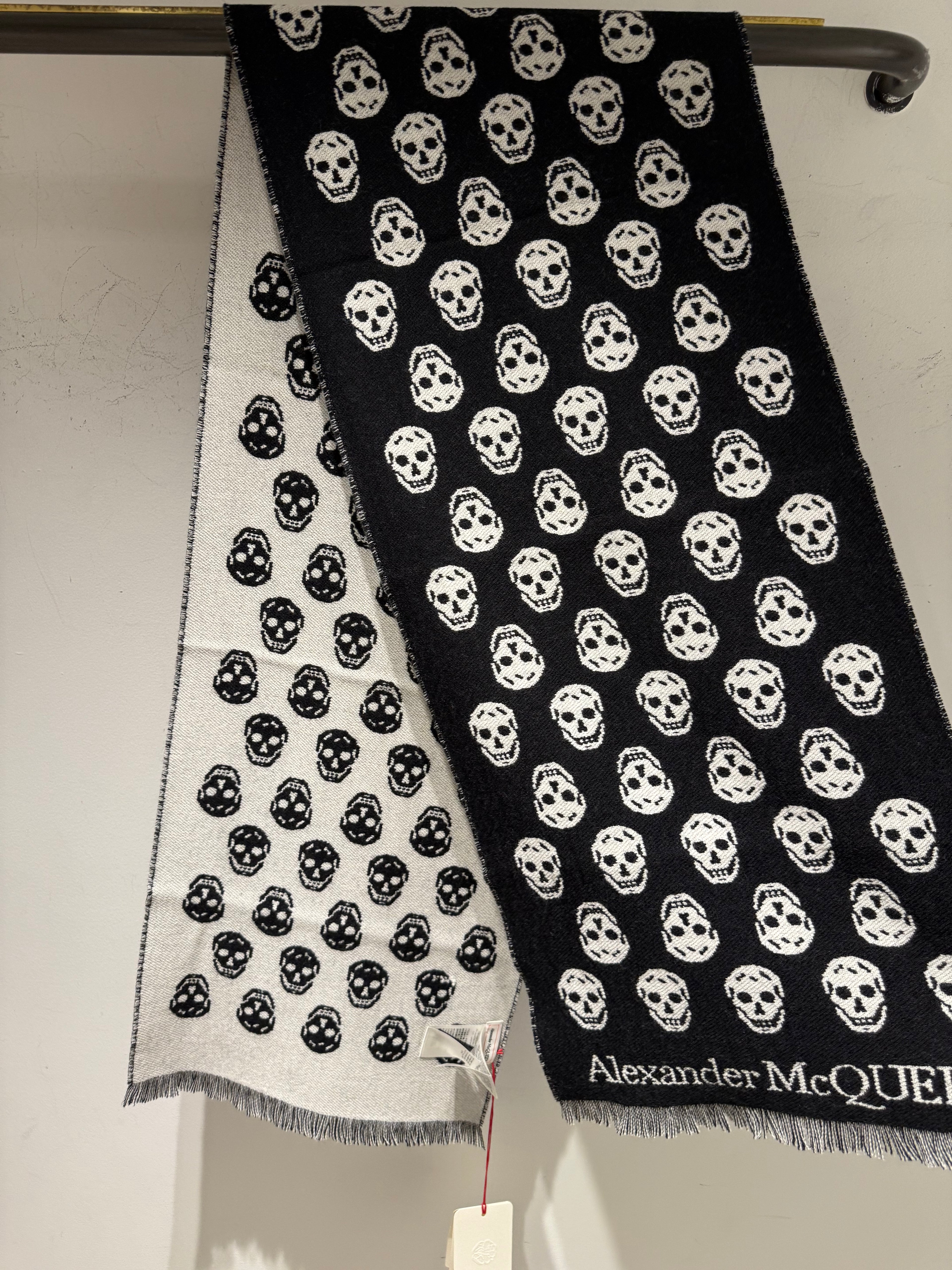 New Alexander McQueen Unisex All Over Skull Print Reversible Wool Scarf