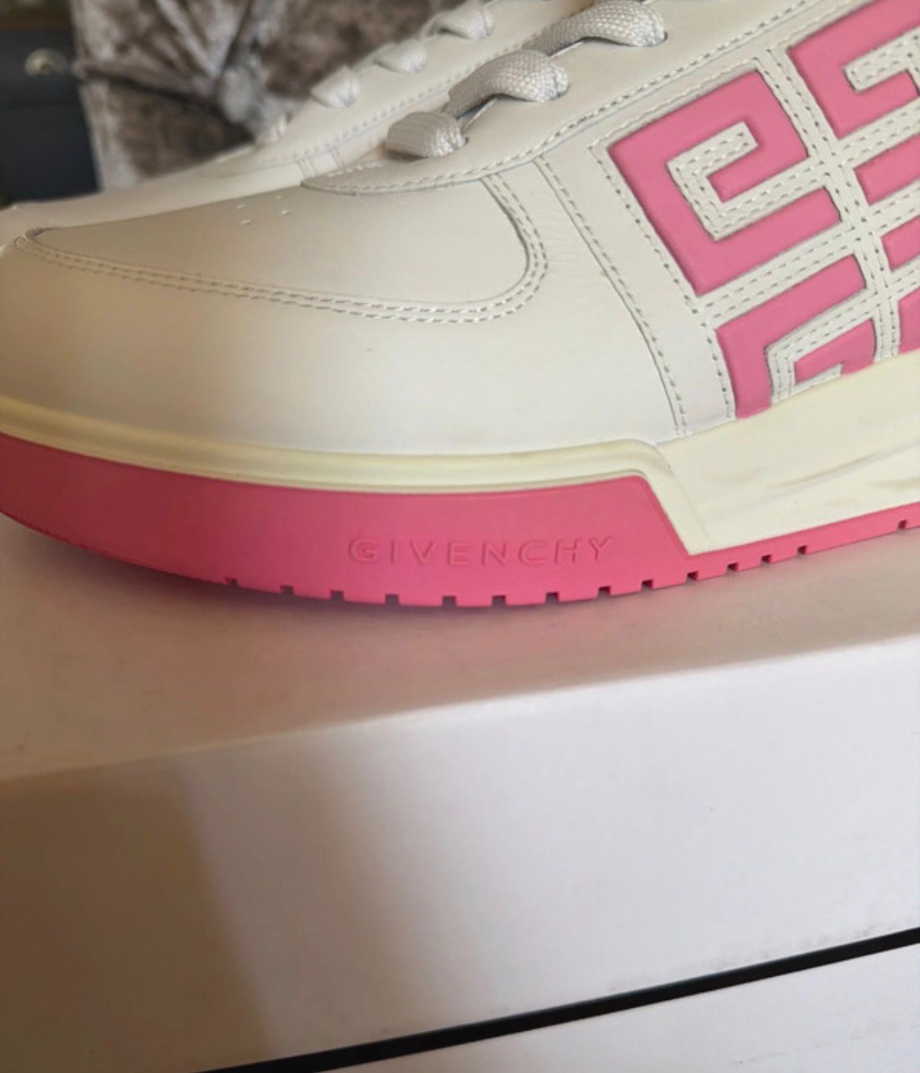 New Givenchy 4G Low-Top Sneakers In Pink And White