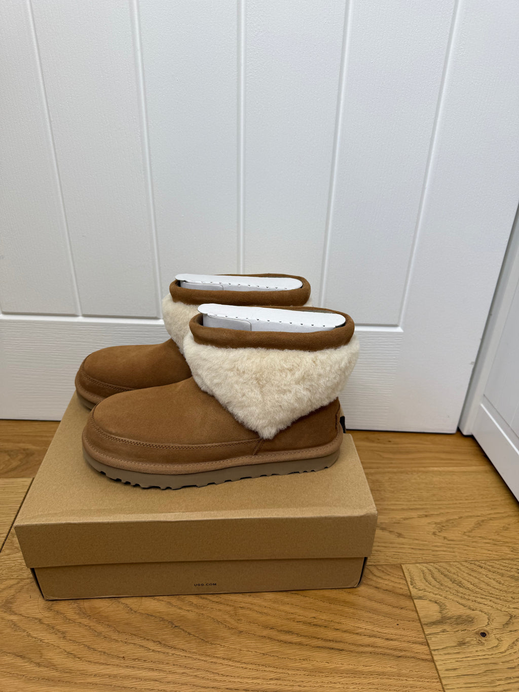 Brand new Ugg Snugscape Mini Boots In Chestnut Brown