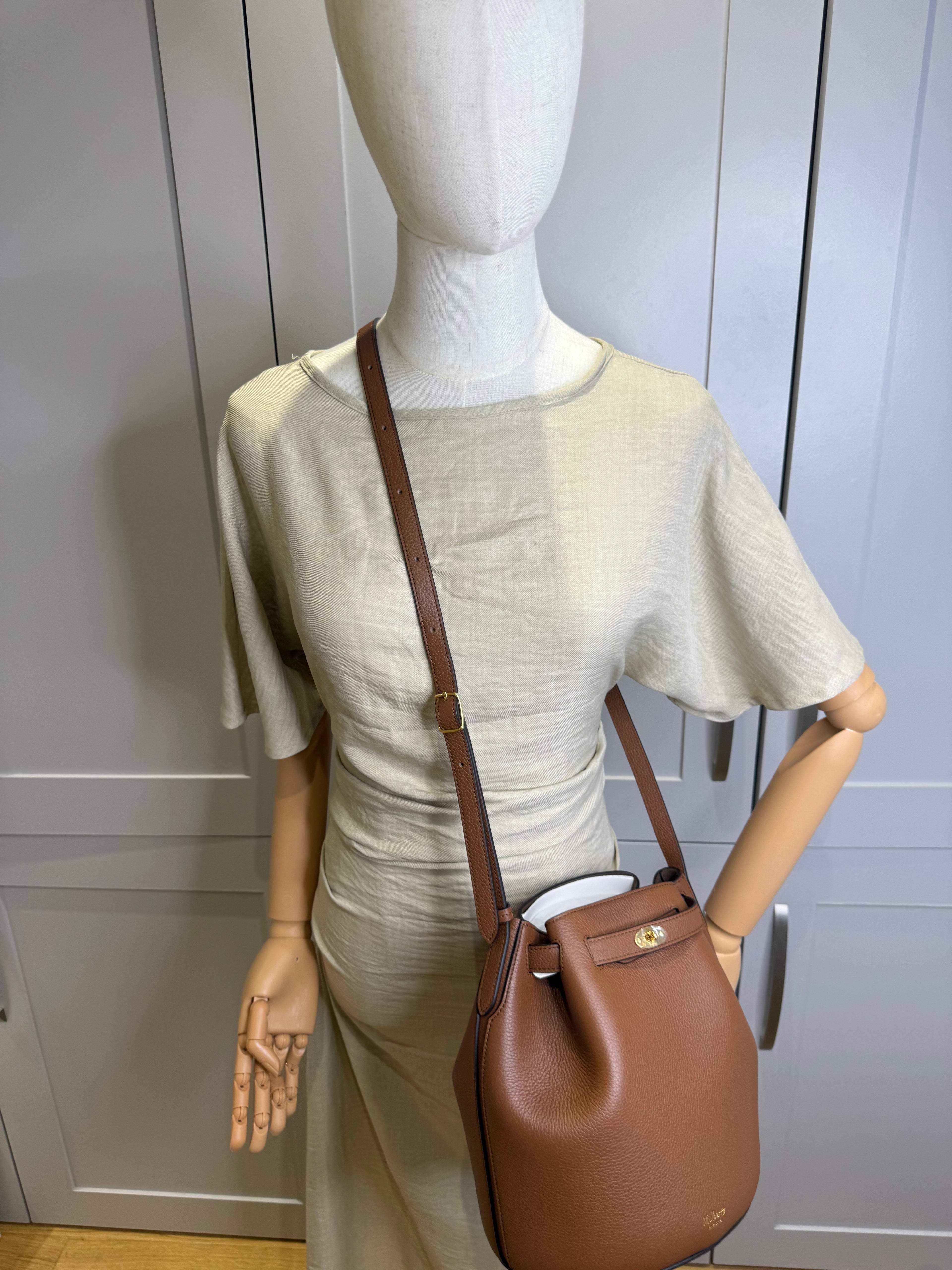 New Mulberry Abbey Natural Grain Leather Bucket Bag In Oak