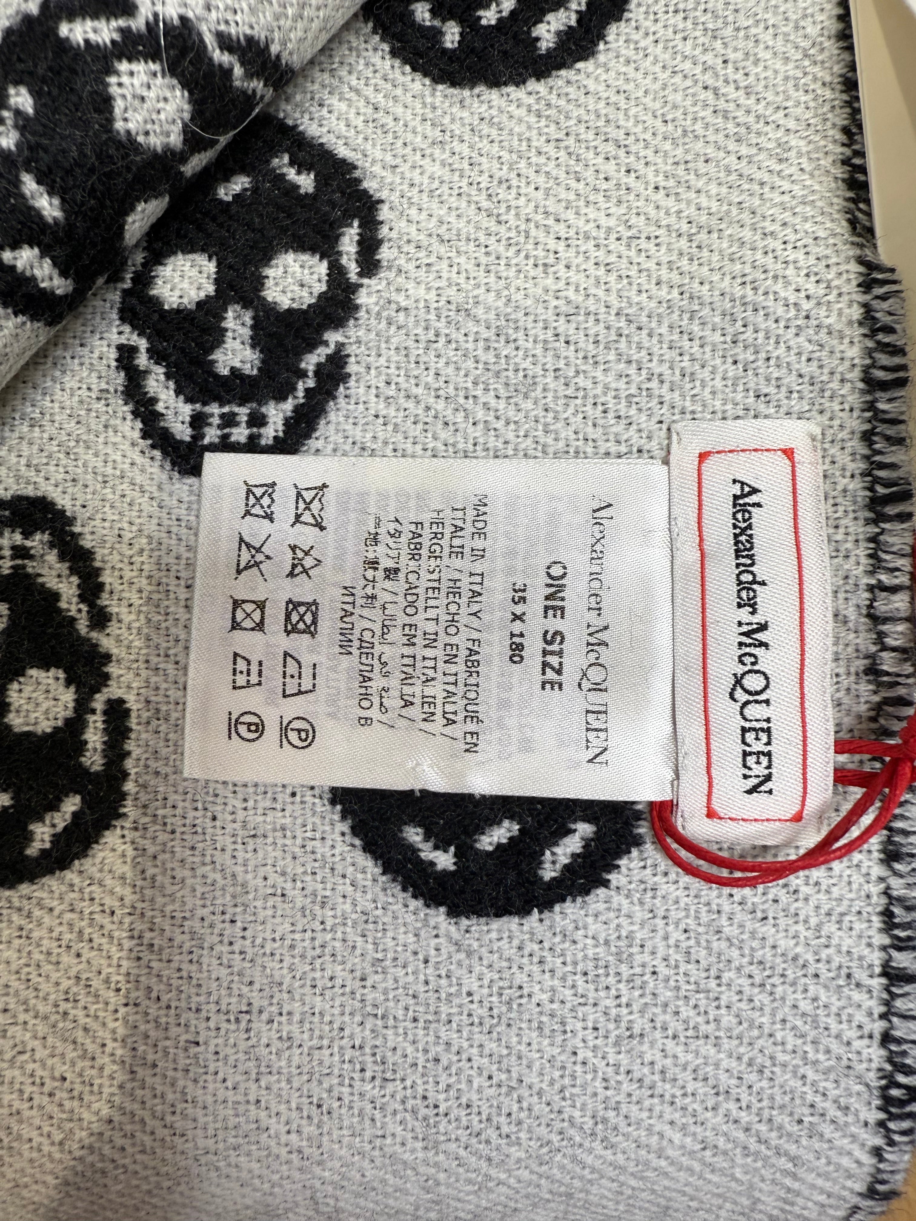 New Alexander McQueen Unisex All Over Skull Print Reversible Wool Scarf