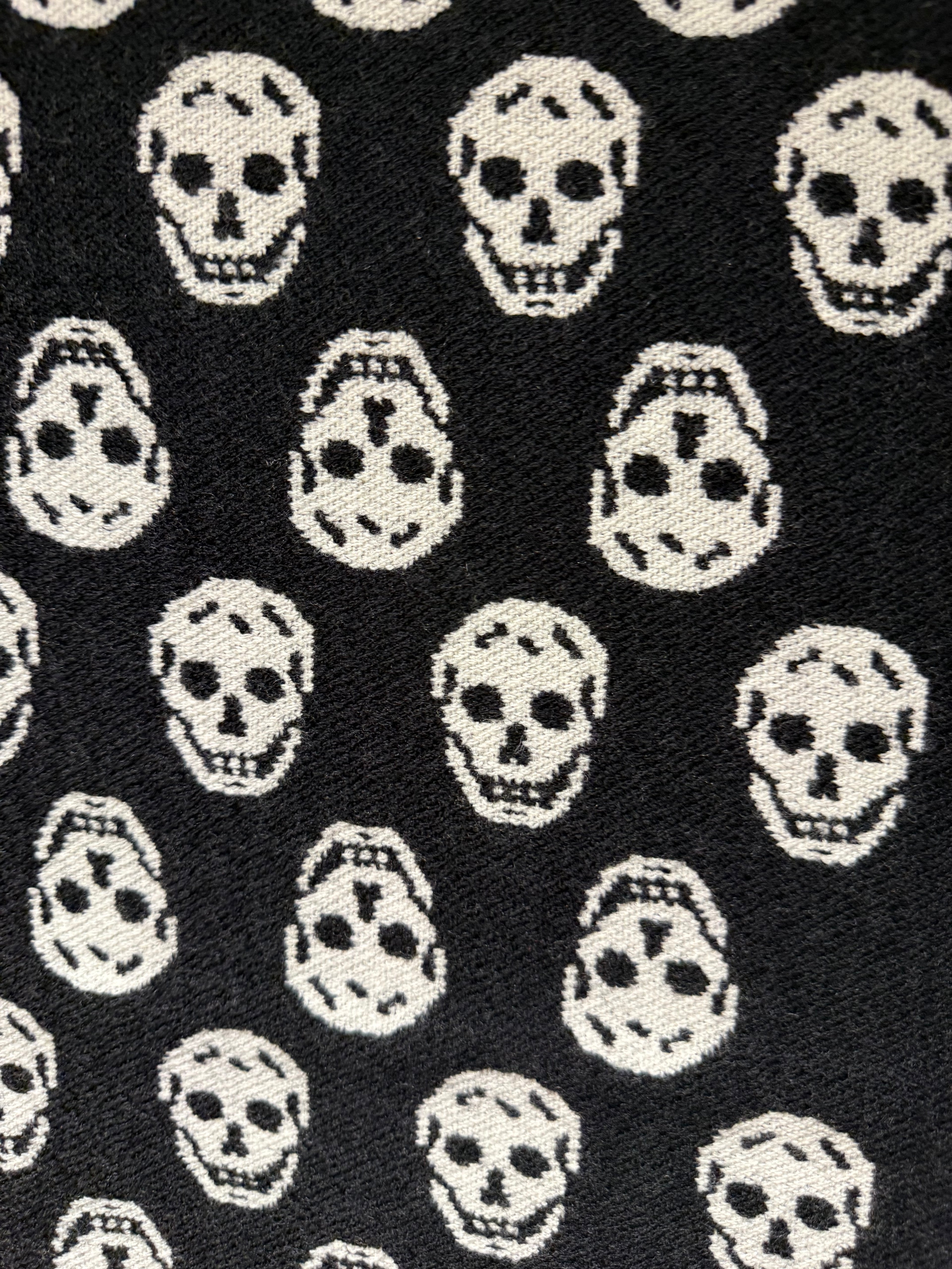 New Alexander McQueen Unisex All Over Skull Print Reversible Wool Scarf