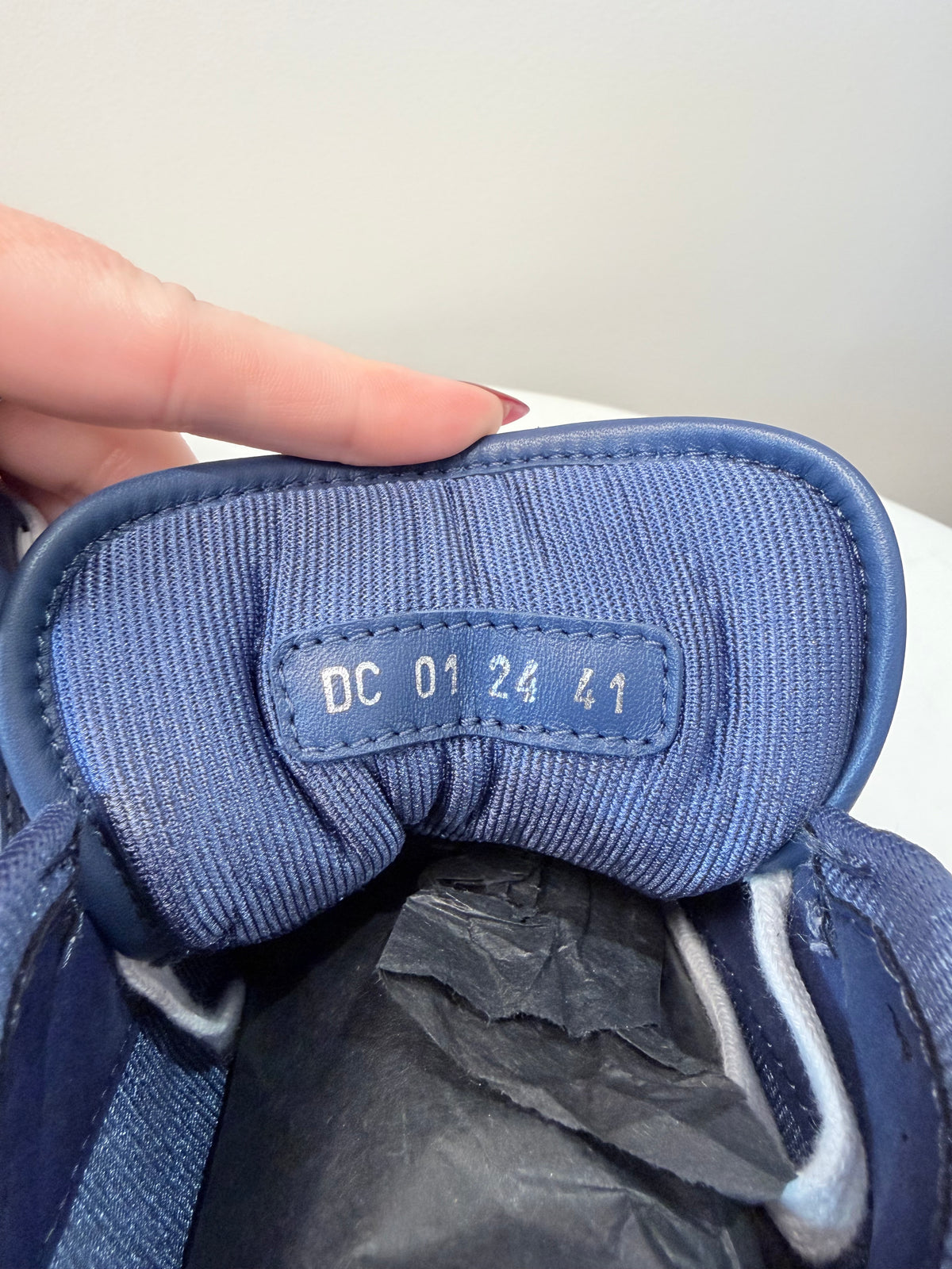 Dior B57 Mid Oblique Trainers – White & Navy Blue – EU 41 / UK 7 – Brand New in Box