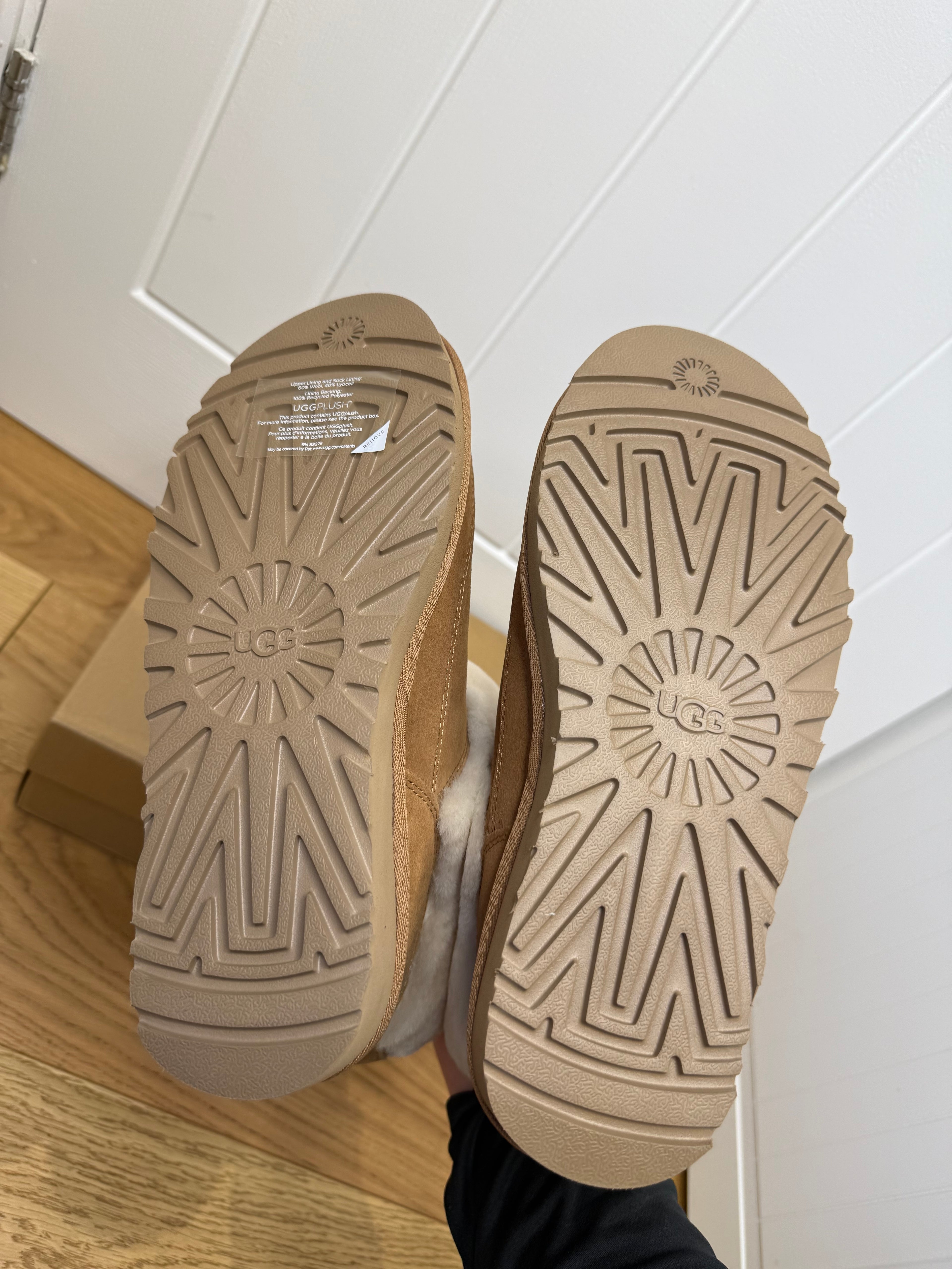 Brand new Ugg Snugscape Mini Boots In Chestnut Brown