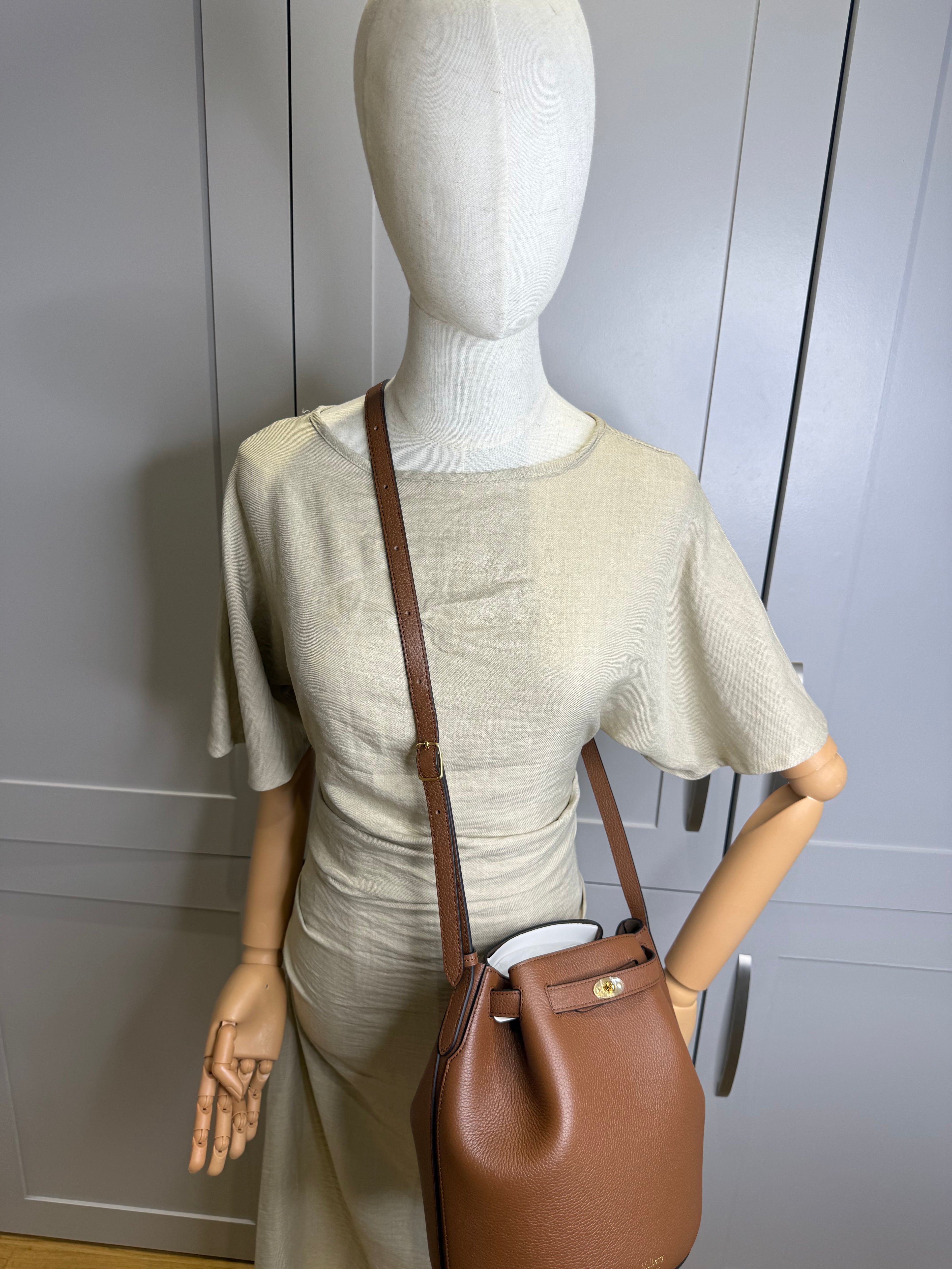 New Mulberry Abbey Natural Grain Leather Bucket Bag In Oak
