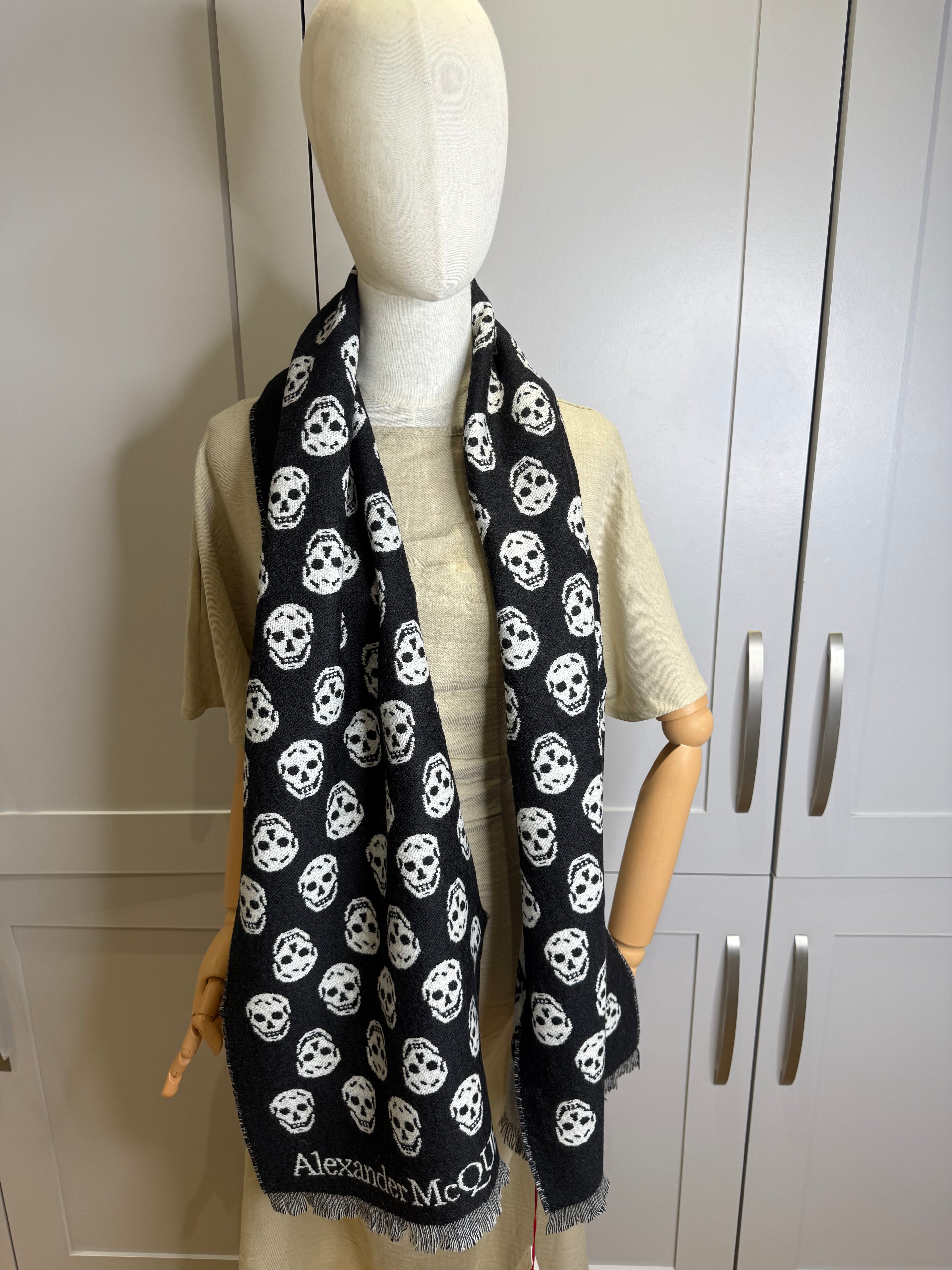 New Alexander McQueen Unisex All Over Skull Print Reversible Wool Scarf