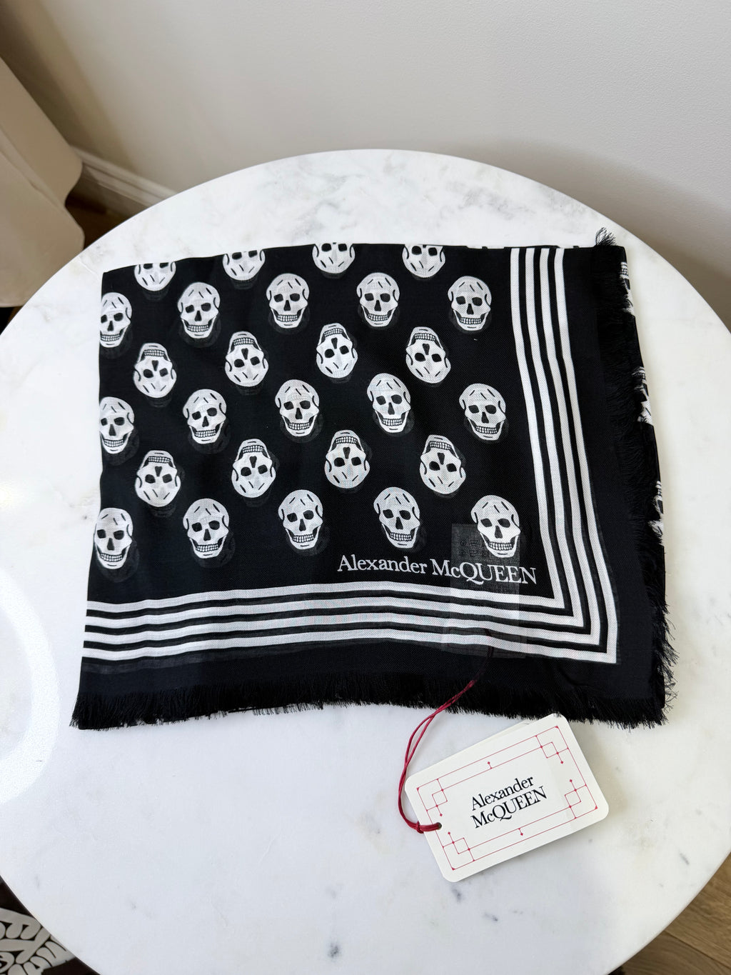 Alexander McQueen all over skull print scarf brand new with tags Black and white 