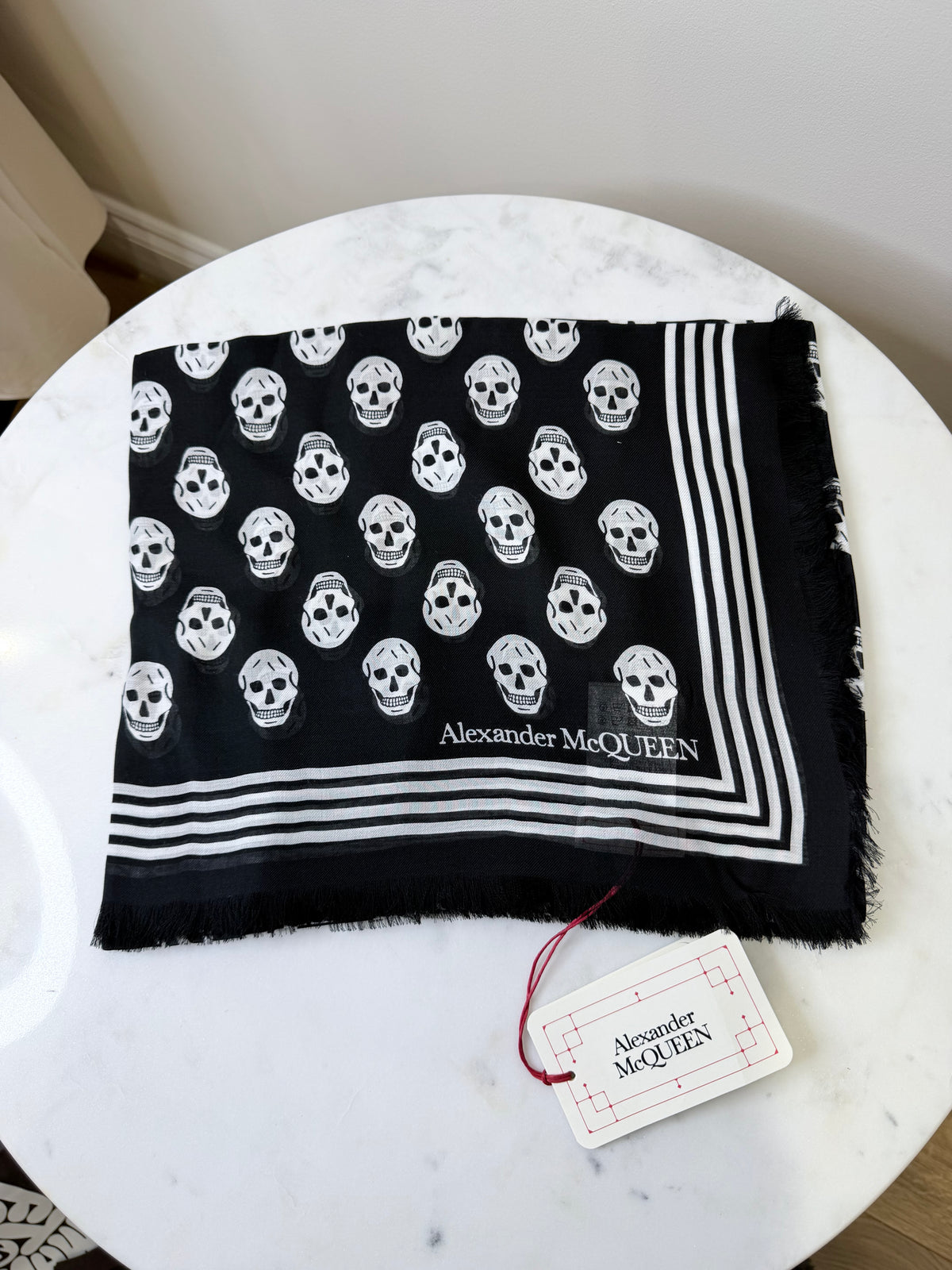 Alexander McQueen all over skull print scarf brand new with tags Black and white 
