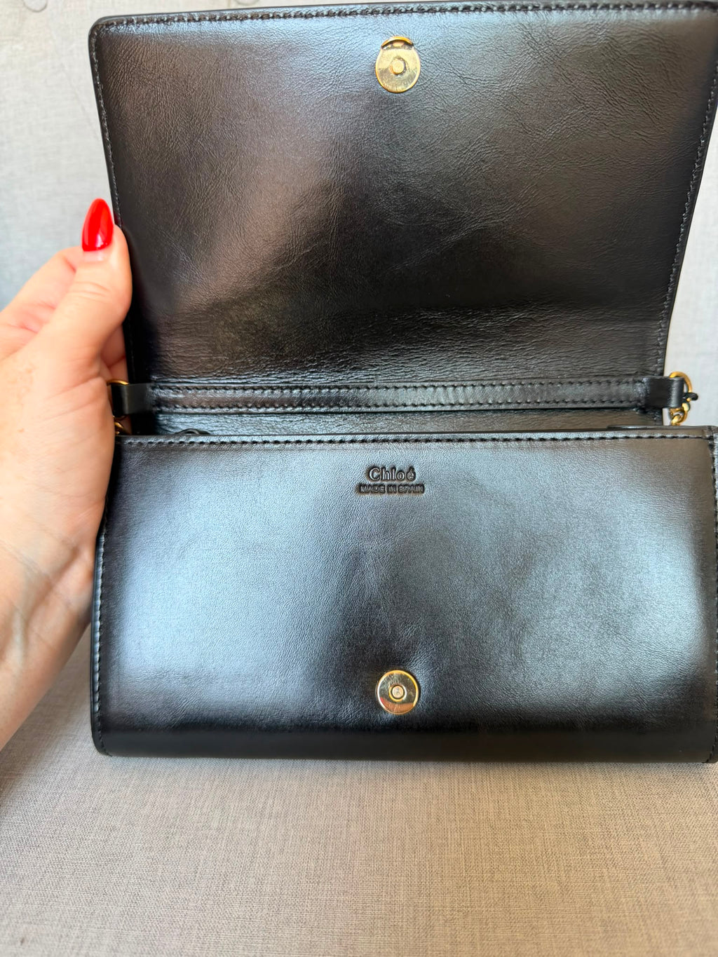 Chloé Iconic Leather Wallet-on-Chain