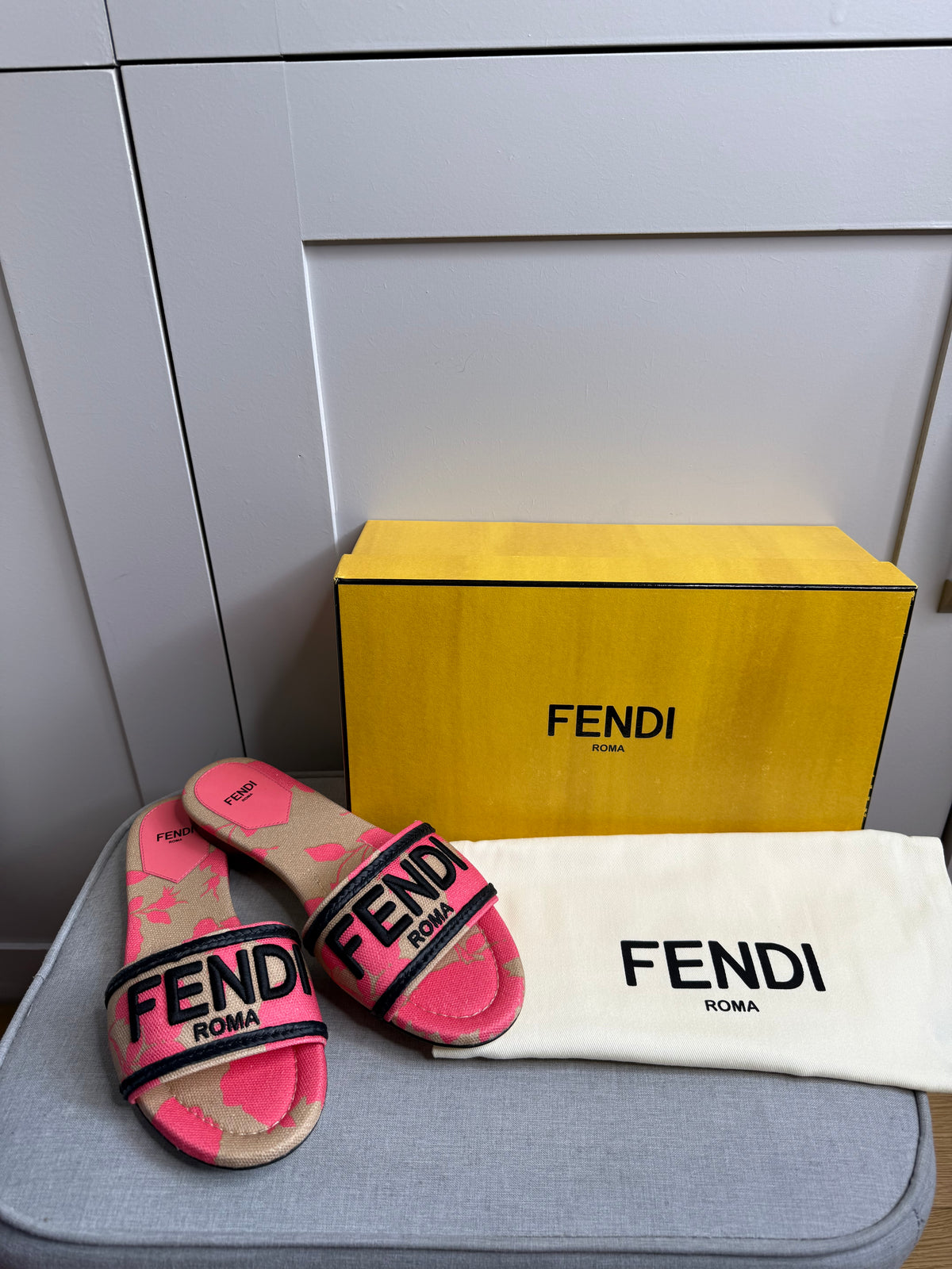 Fendi Roma Pink & Nude Floral Slides – EU 38 / UK 5 - NEW