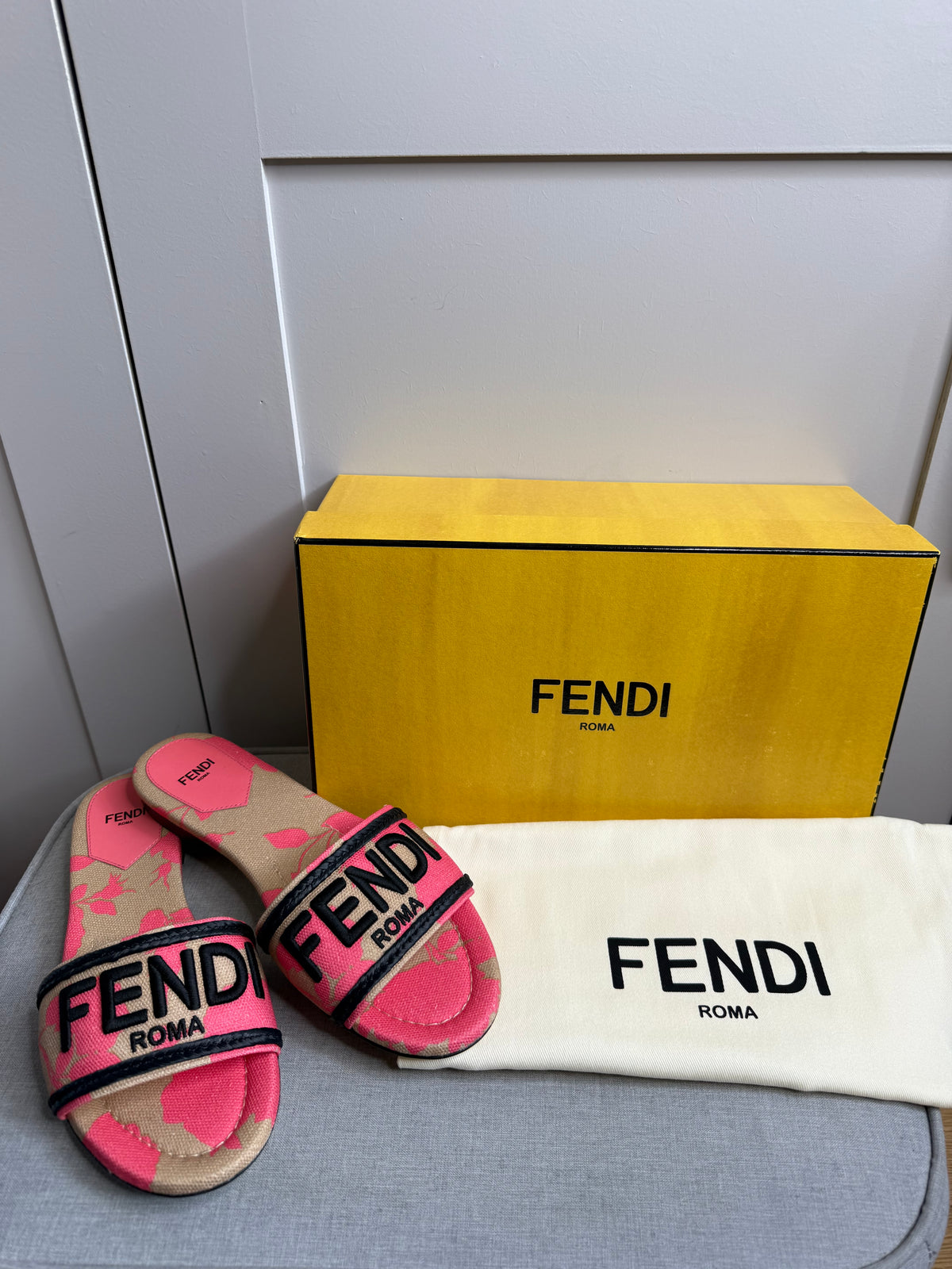 Fendi Roma Pink & Nude Floral Slides – EU 38 / UK 5 - NEW