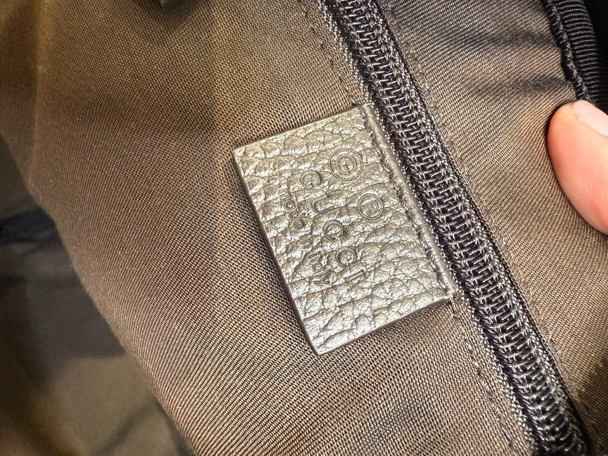 Pre-Owned Louis Vuitton Reverse Monogram Pochette Metis bag Crossbody