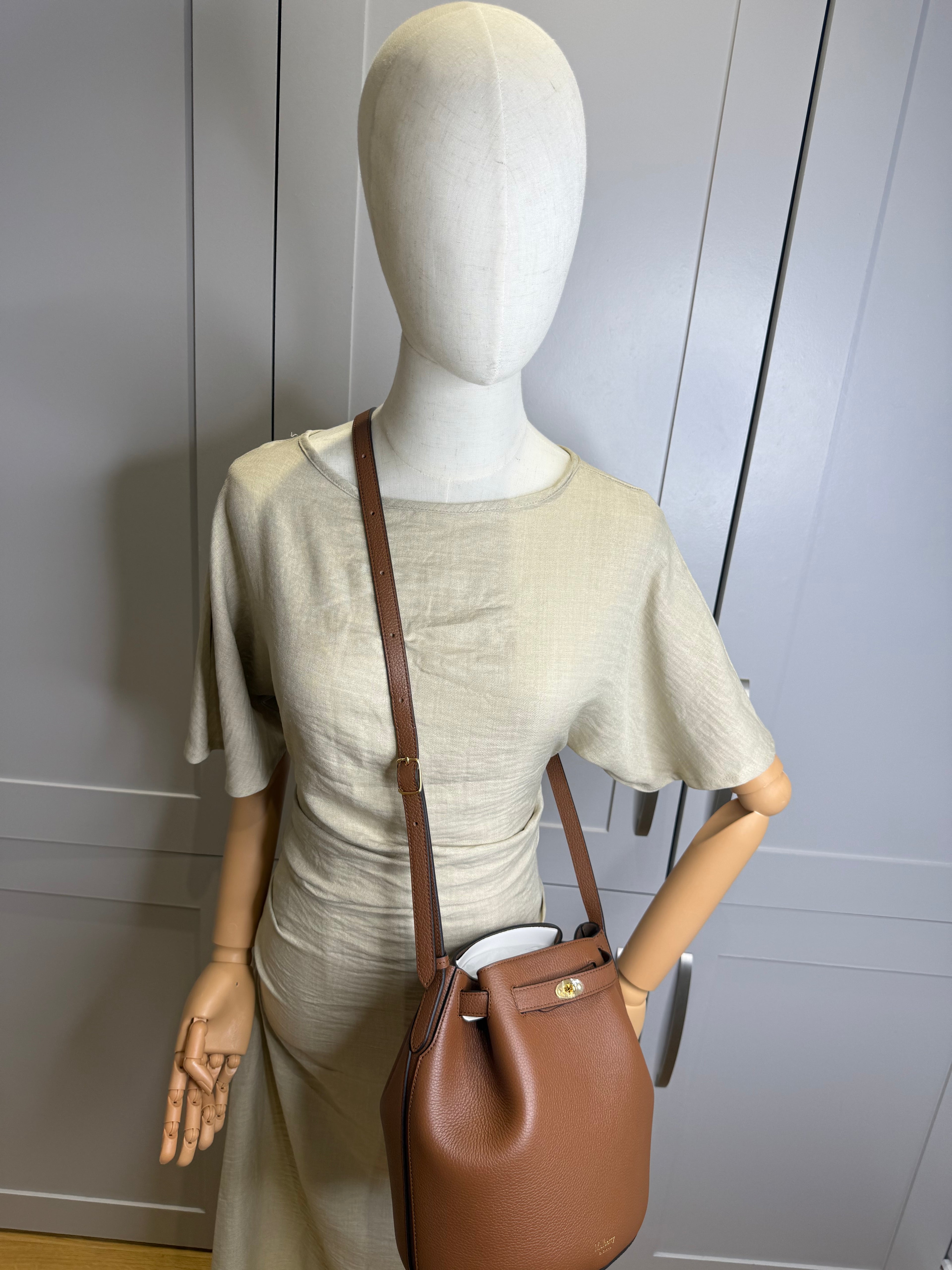 New Mulberry Abbey Natural Grain Leather Bucket Bag In Oak