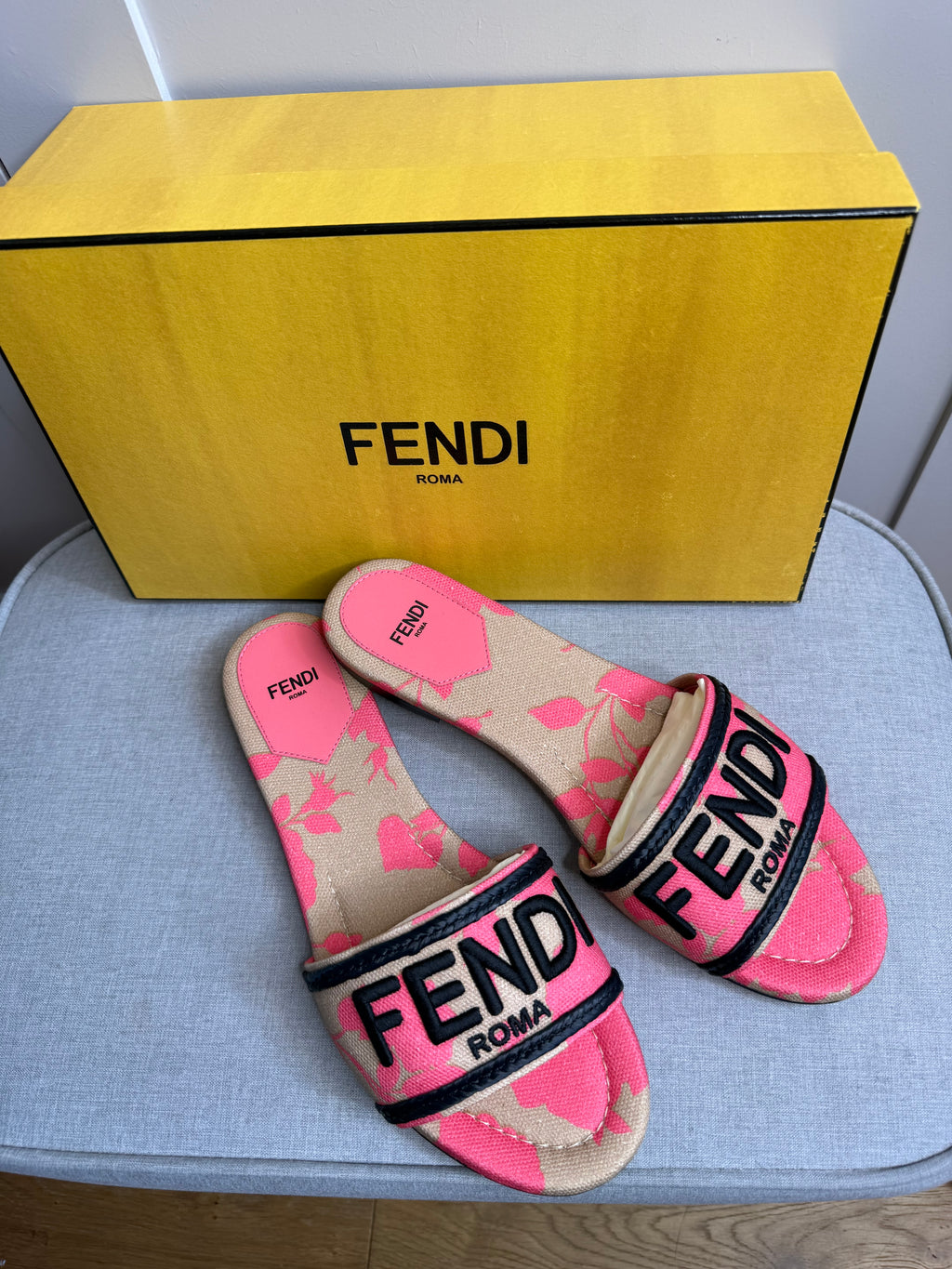Fendi Roma Pink & Nude Floral Slides – EU 38 / UK 5 - NEW