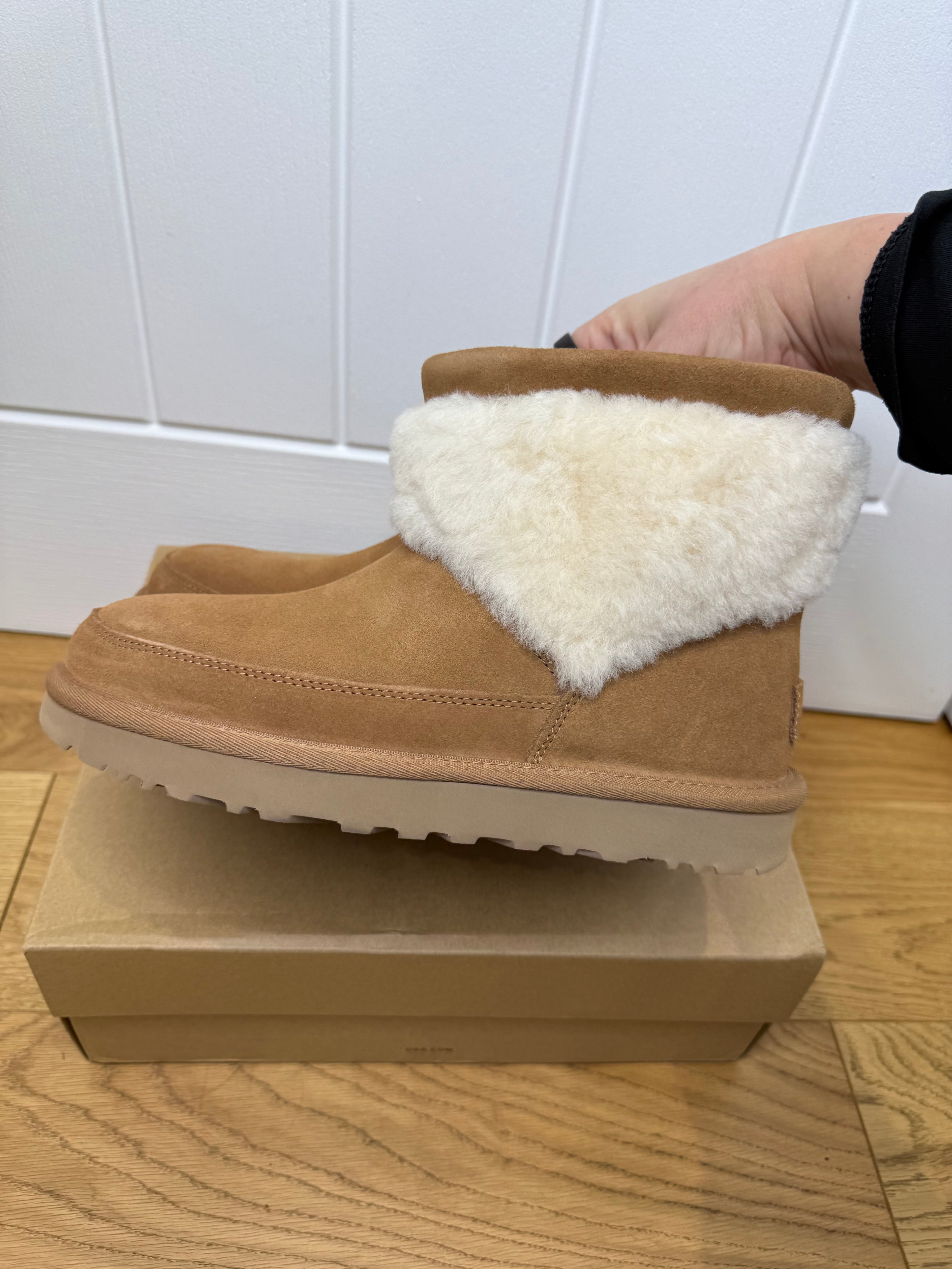Brand new Ugg Snugscape Mini Boots In Chestnut Brown