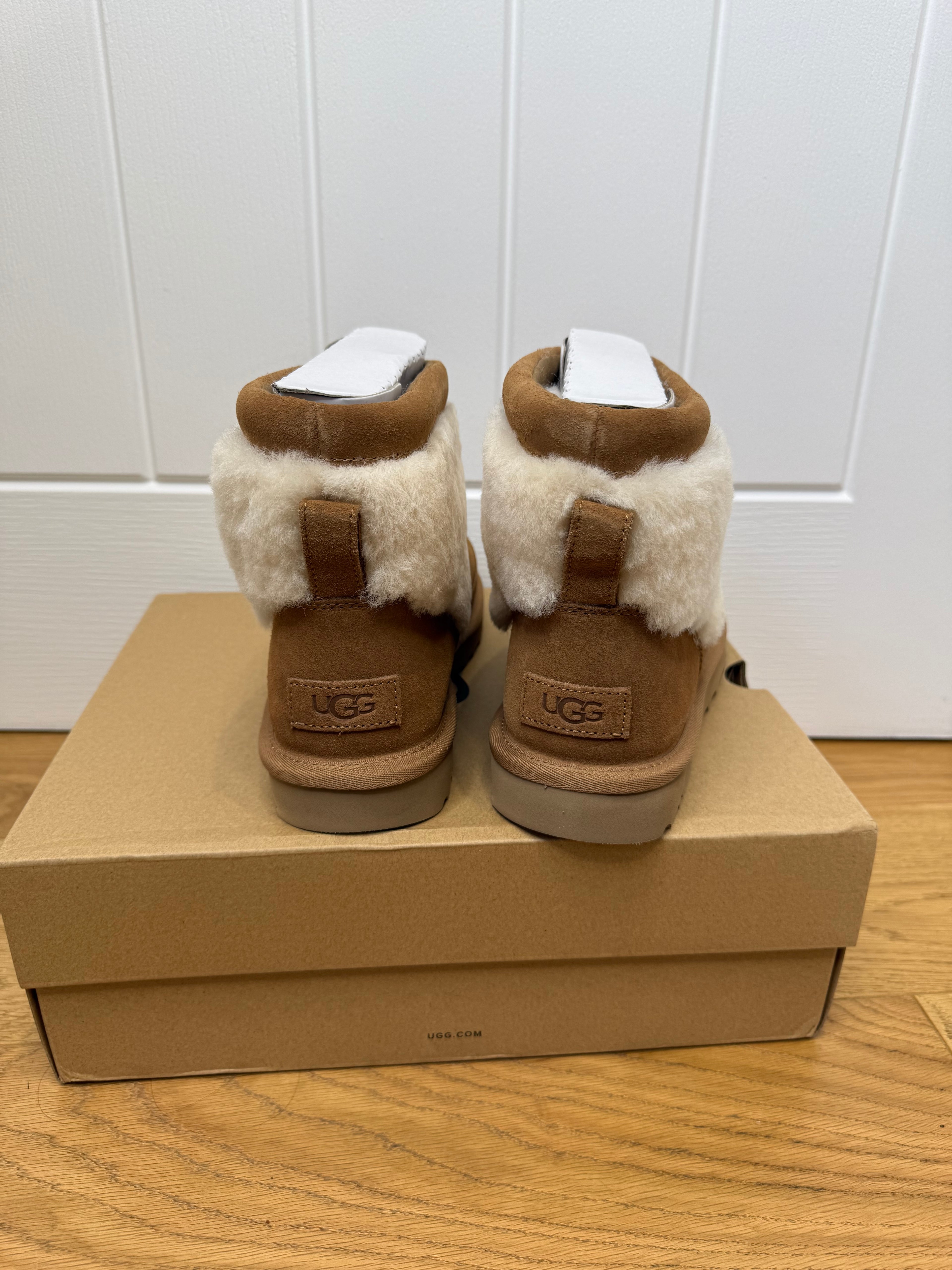 Brand new Ugg Snugscape Mini Boots In Chestnut Brown