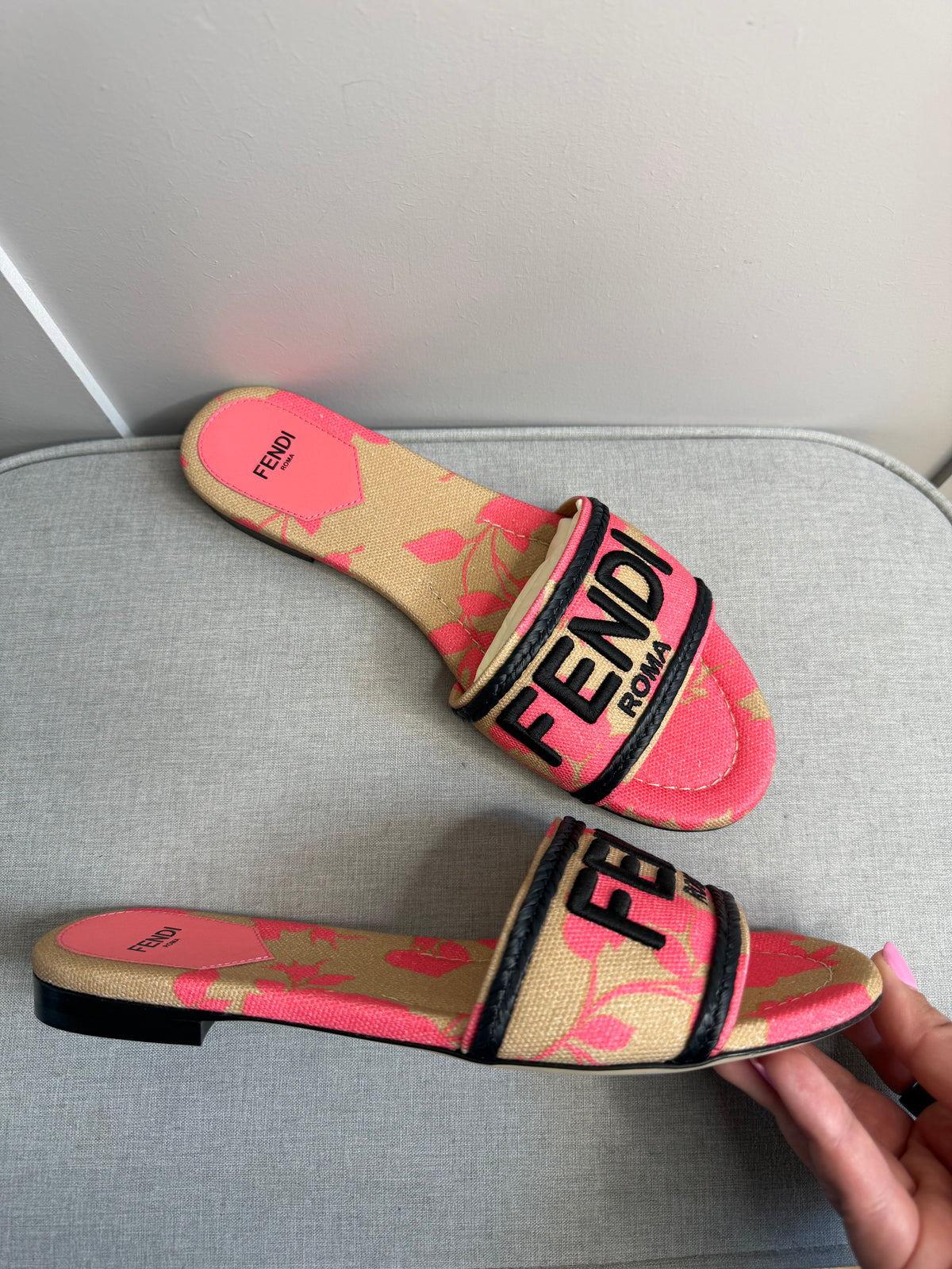 Fendi Roma Pink & Nude Floral Slides – EU 38 / UK 5 - NEW