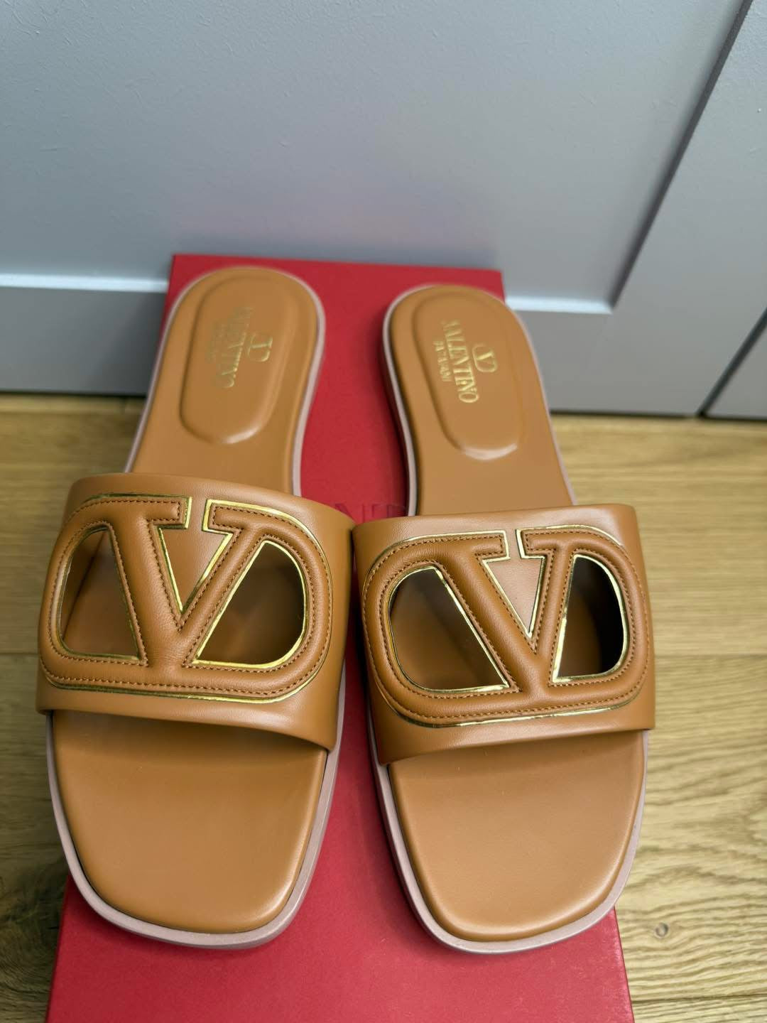 Valentino Garavani - VLogo Cutout Slides