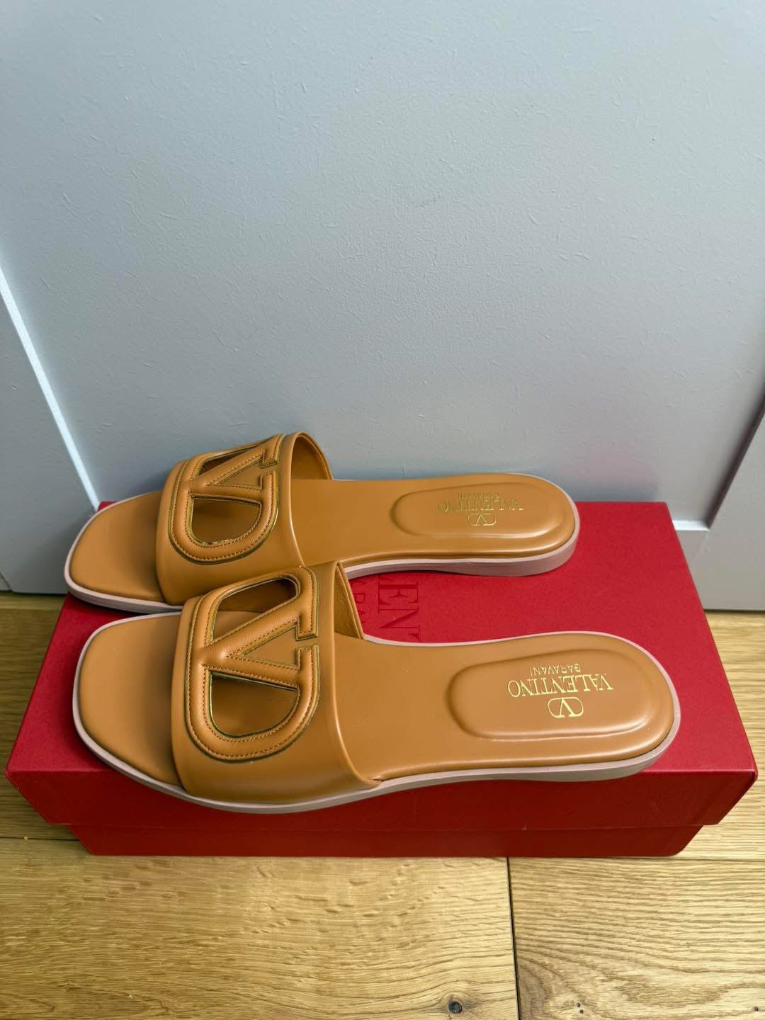 Valentino Garavani - VLogo Cutout Slides
