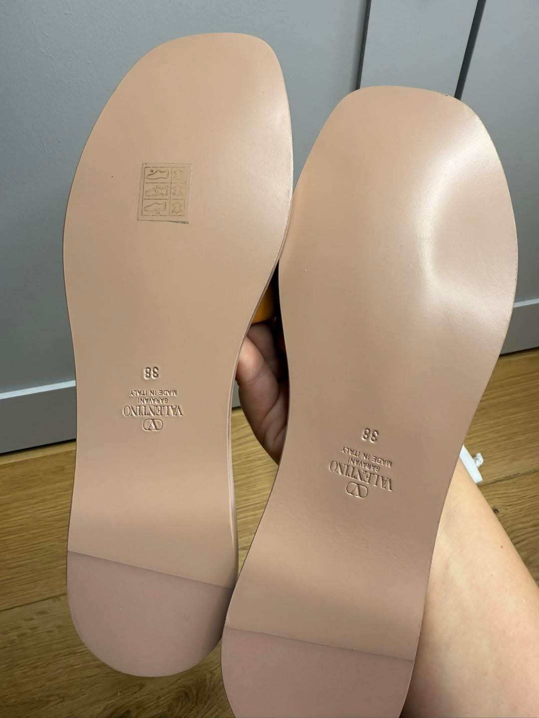 Valentino Garavani - VLogo Cutout Slides