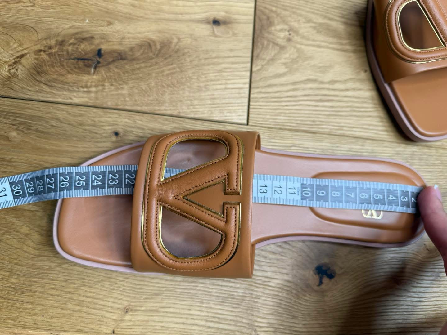 Valentino Garavani - VLogo Cutout Slides