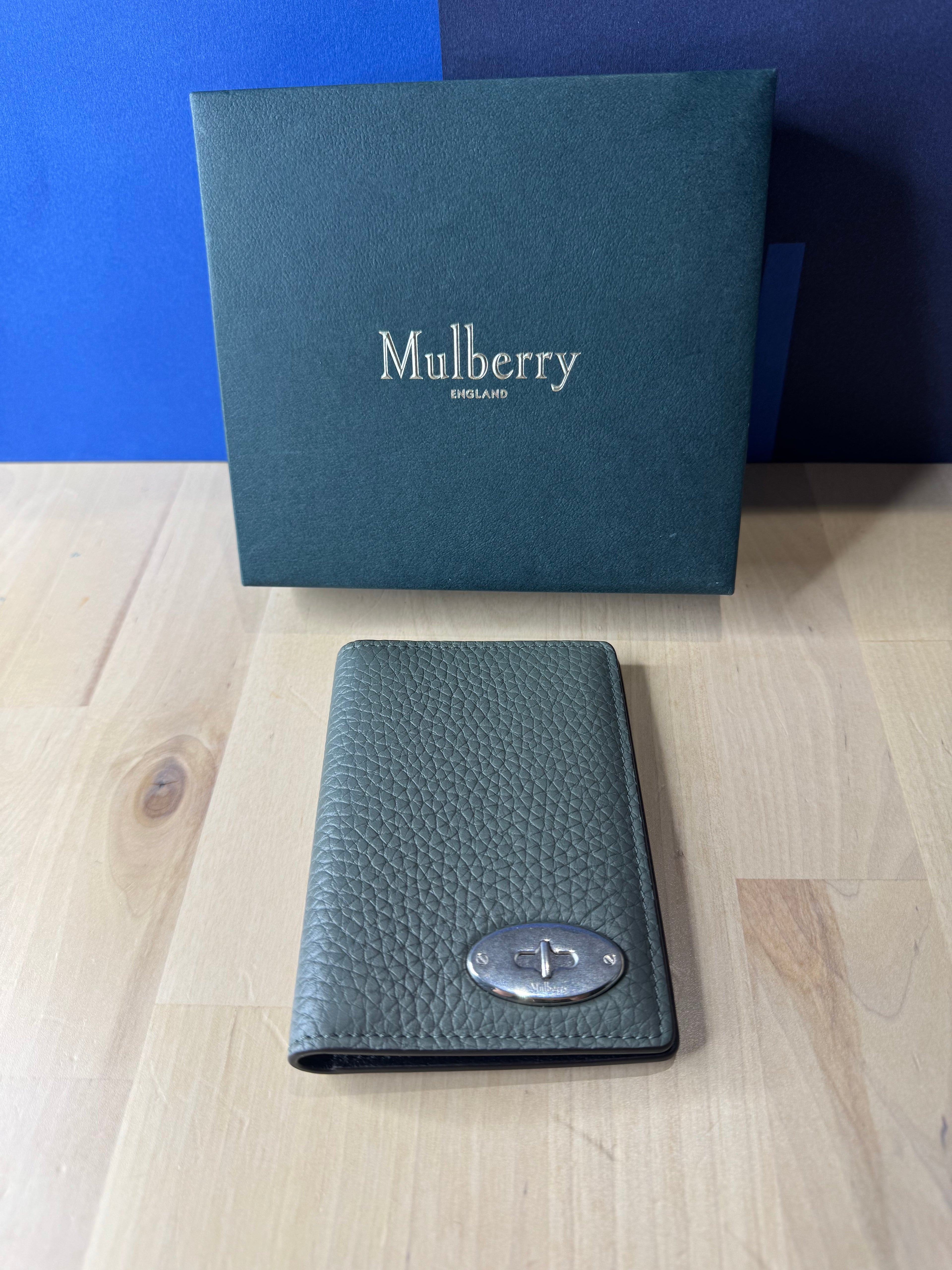 New Mulberry Mens Plaque Card Holder Wallet in Uniform colour