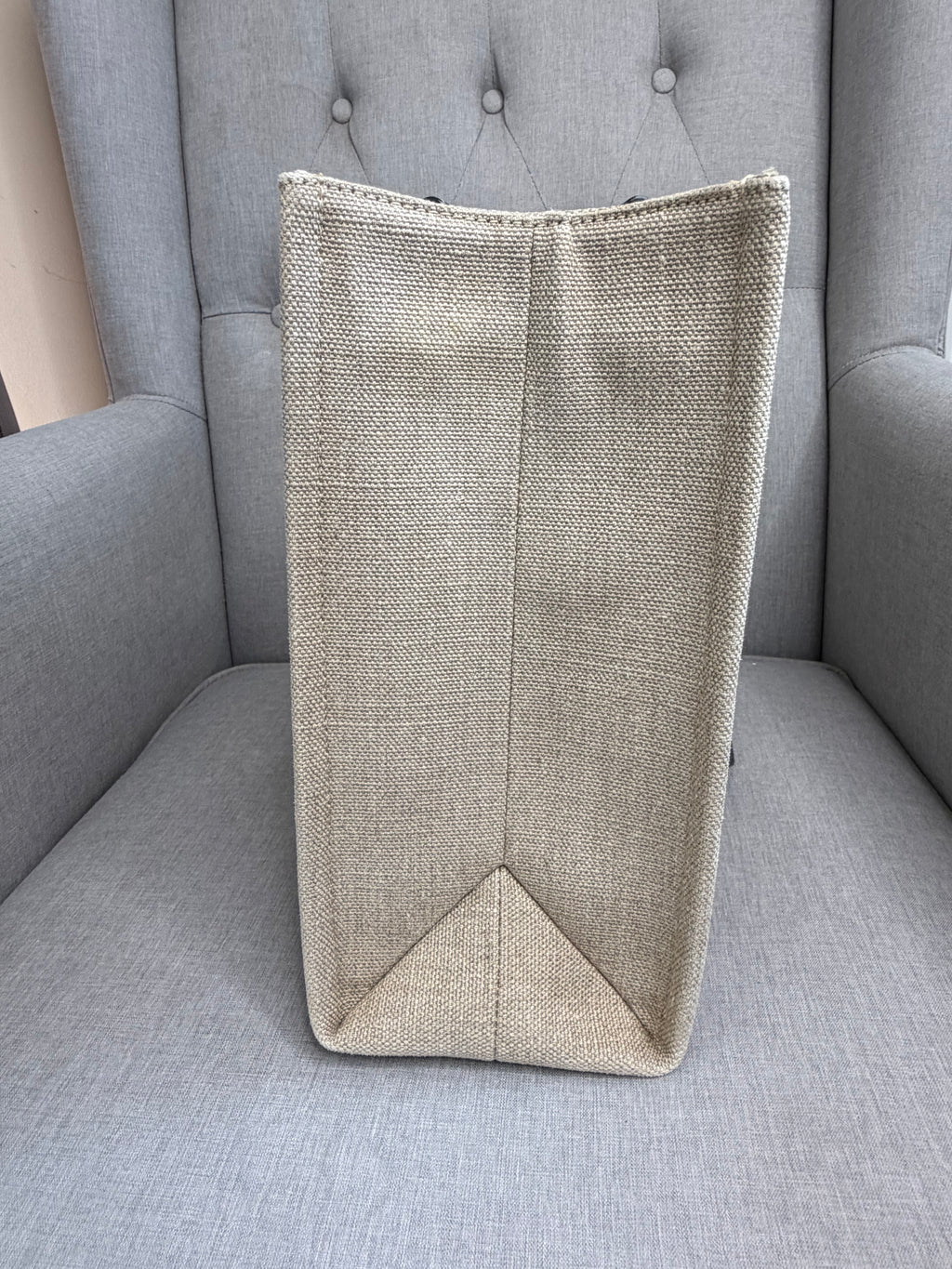 Chloé Woody Tote Bag – Neutral Canvas and Black Leather Trim – Very Good Pre-Owned Condition