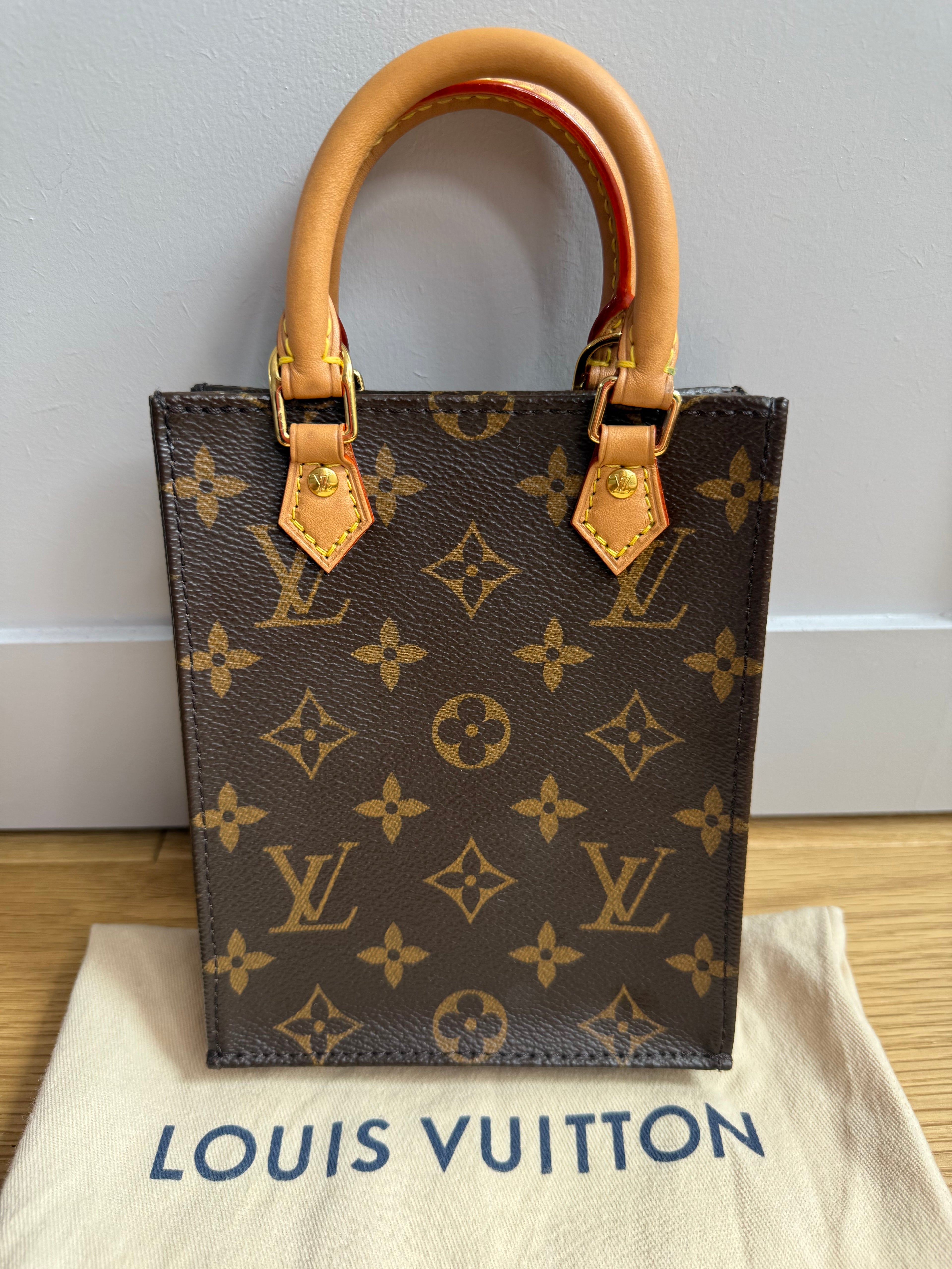 Pre-Owned Louis Vuitton Petit Sac Plat in Monogram Canvas
