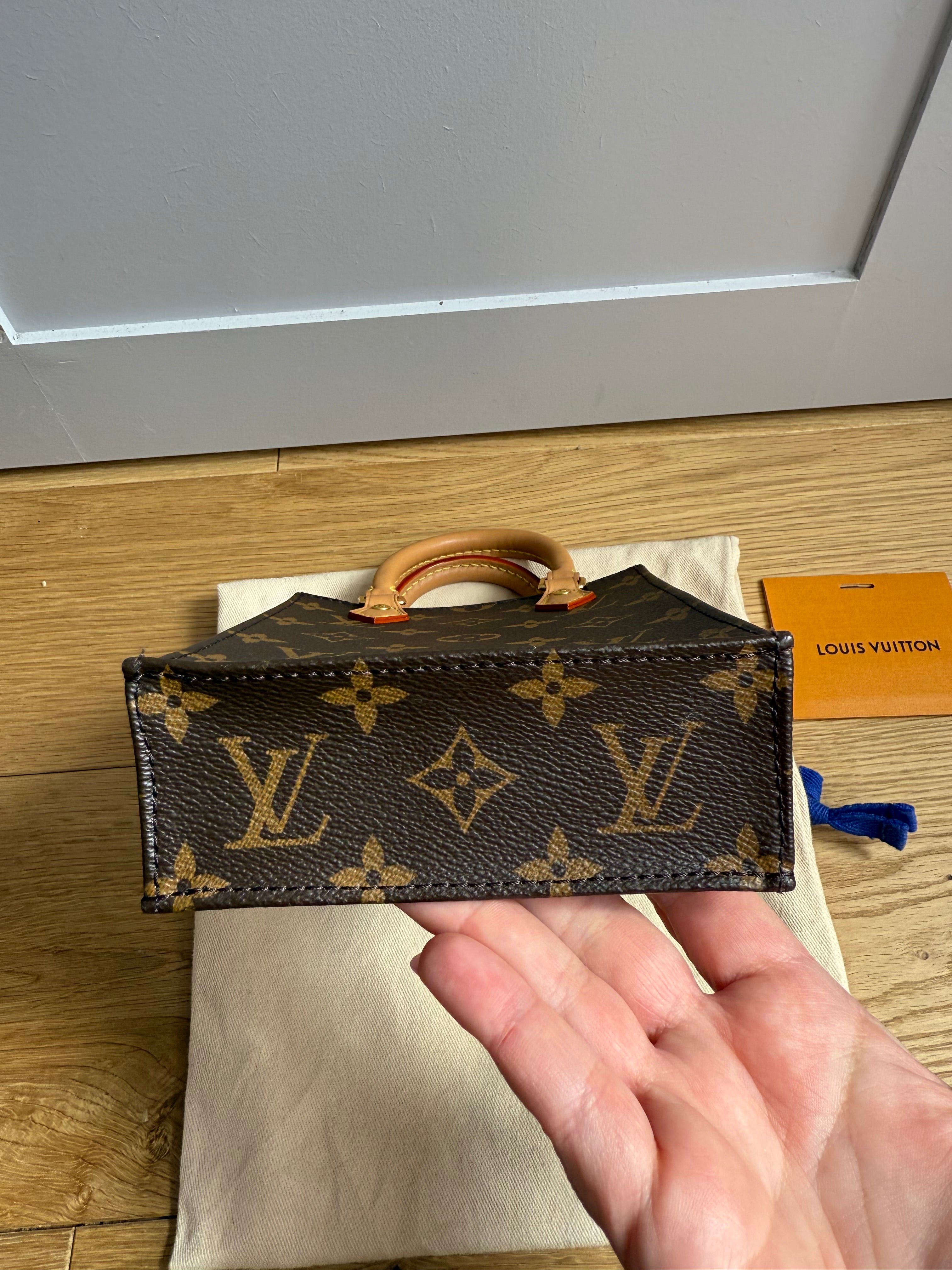 Pre-Owned Louis Vuitton Petit Sac Plat in Monogram Canvas