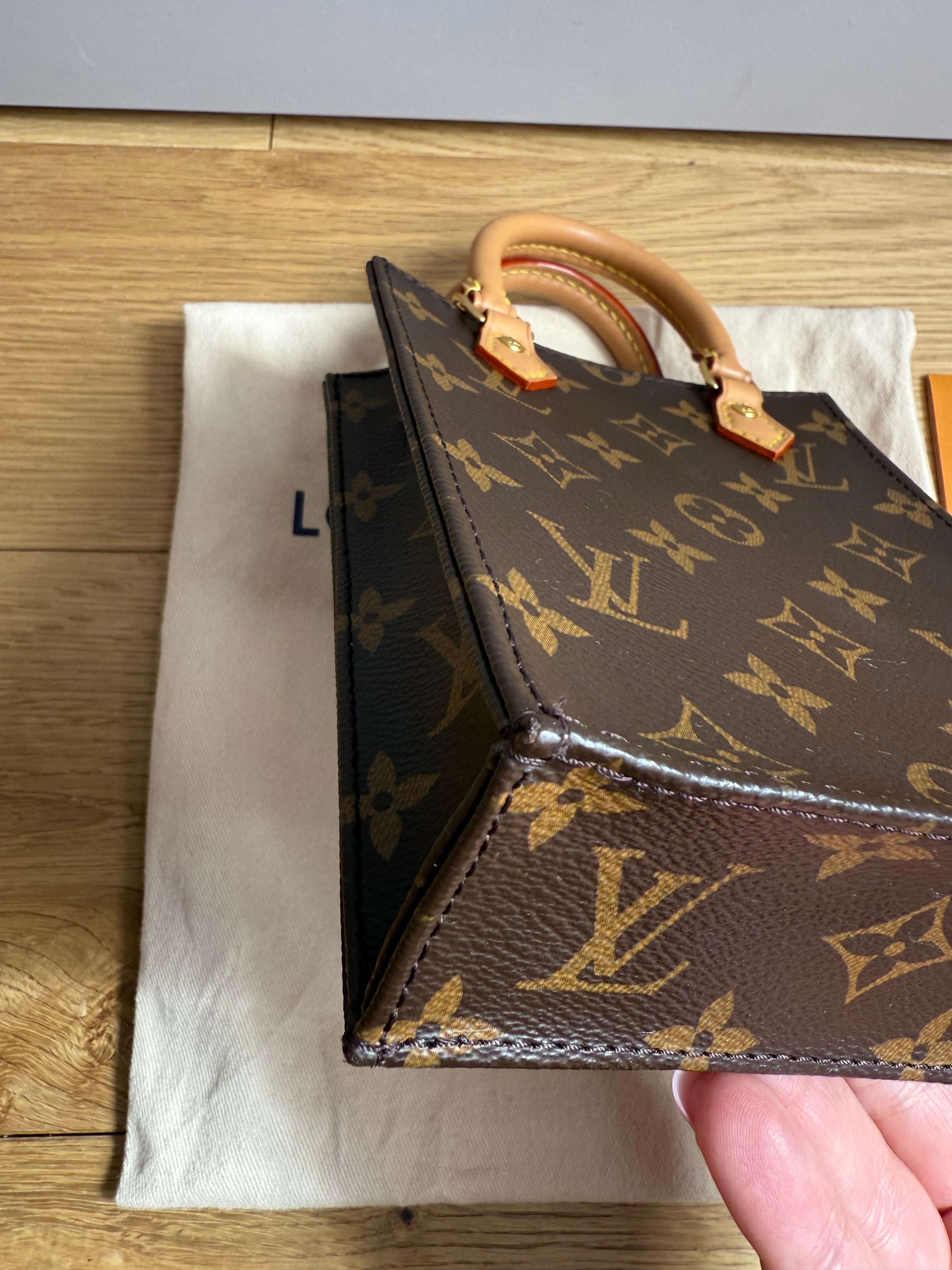 Pre-Owned Louis Vuitton Petit Sac Plat in Monogram Canvas