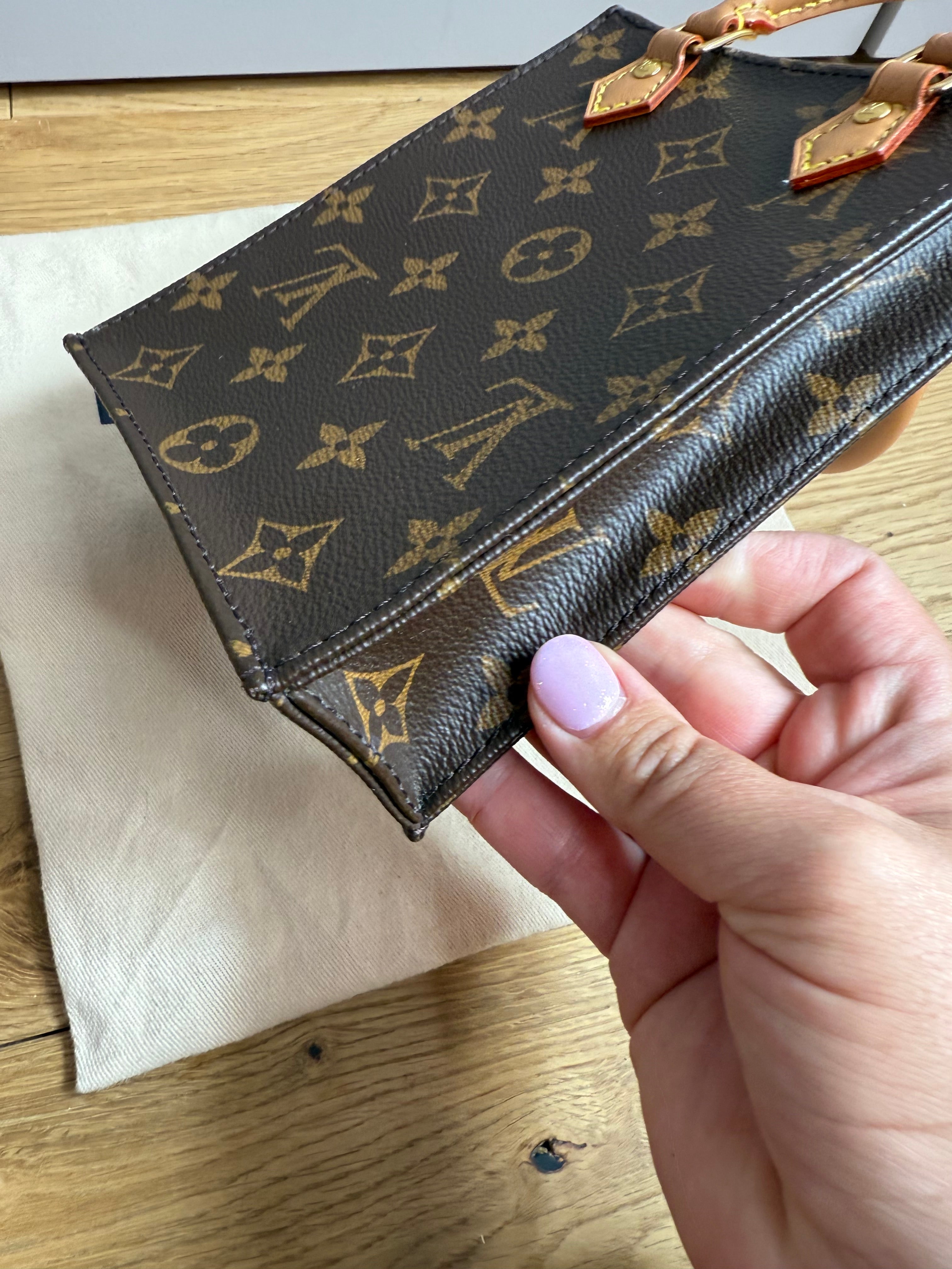Pre-Owned Louis Vuitton Petit Sac Plat in Monogram Canvas