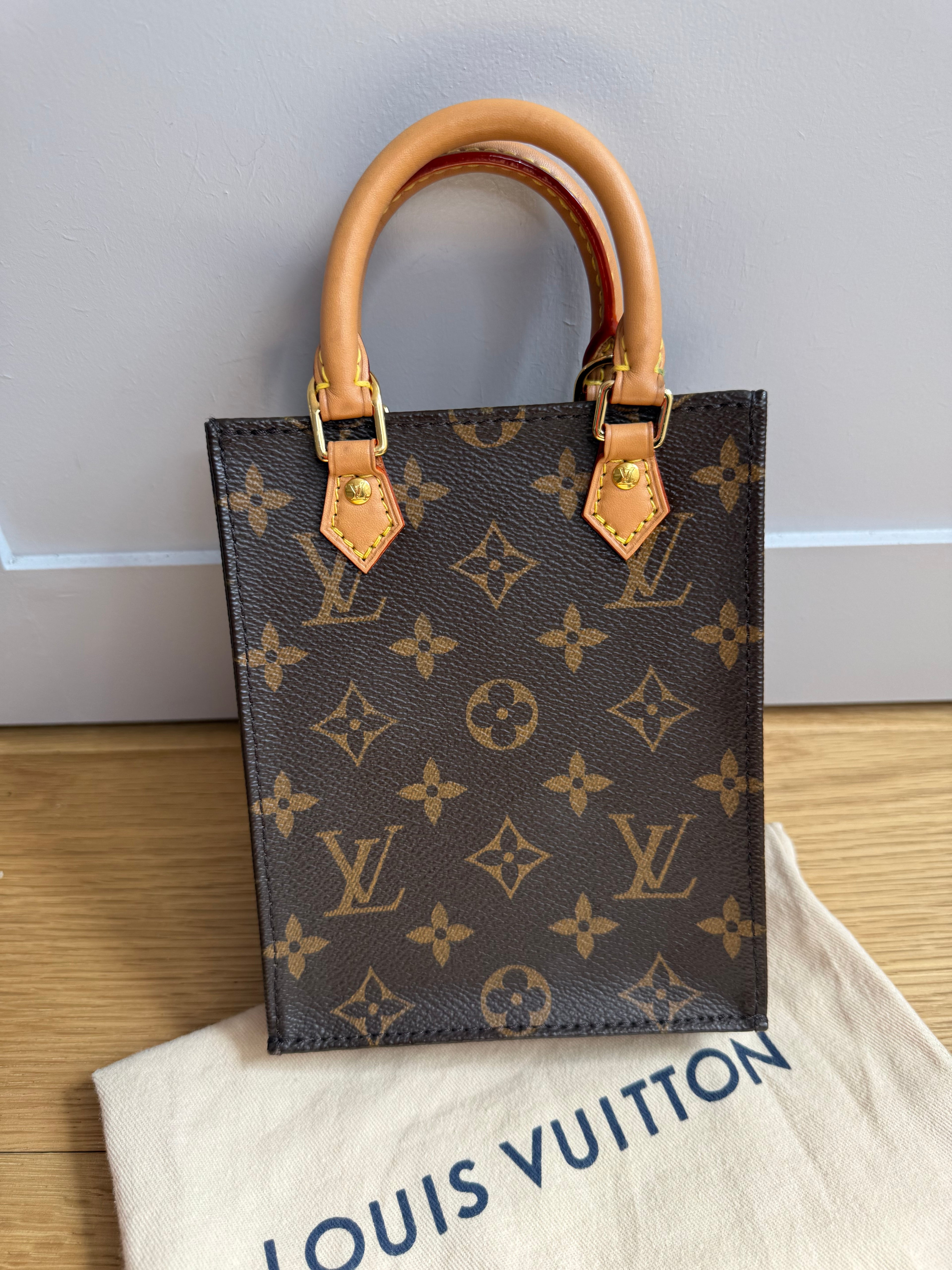Pre-Owned Louis Vuitton Petit Sac Plat in Monogram Canvas