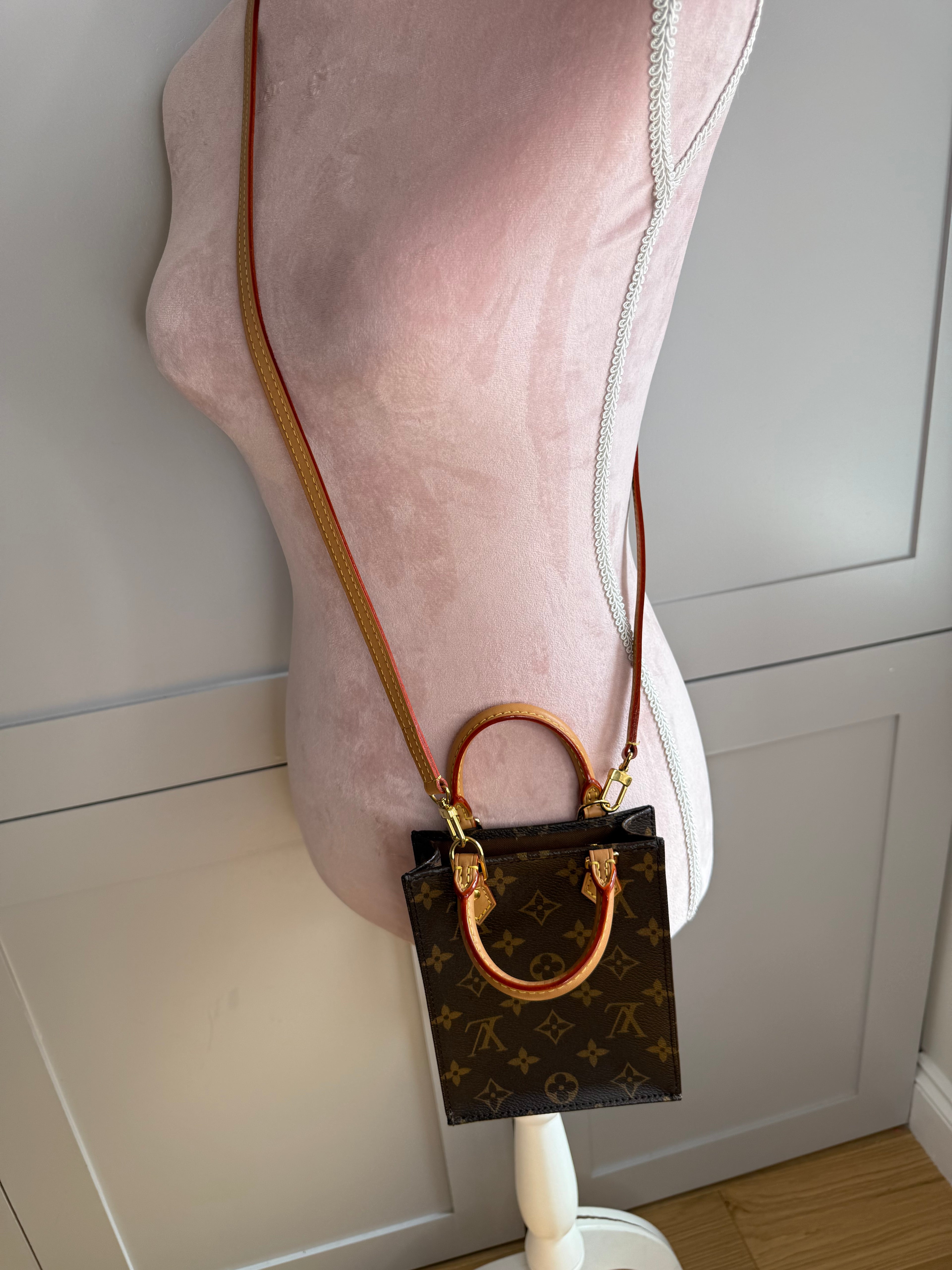Pre-Owned Louis Vuitton Petit Sac Plat in Monogram Canvas