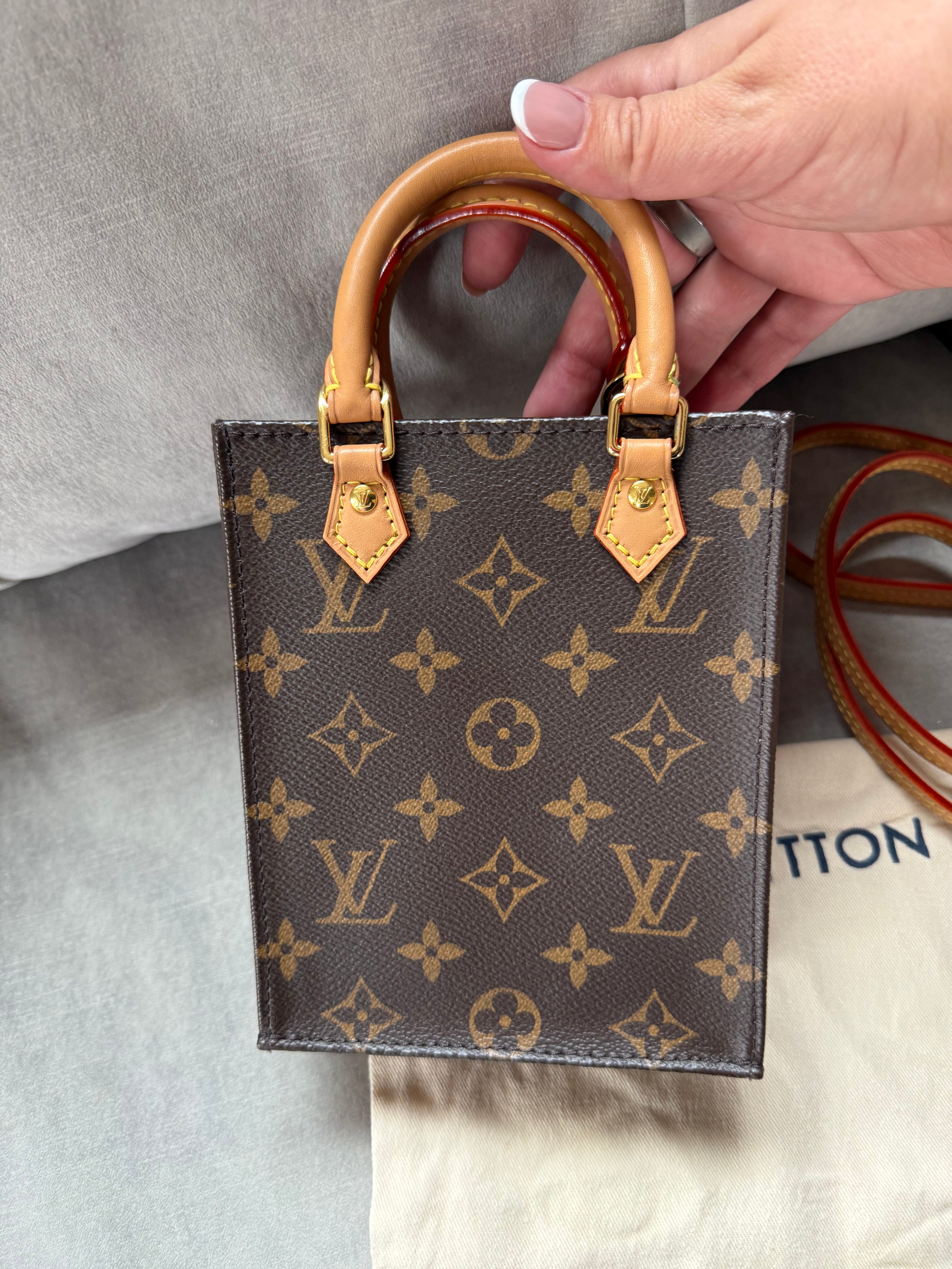 Pre-Owned Louis Vuitton Petit Sac Plat in Monogram Canvas