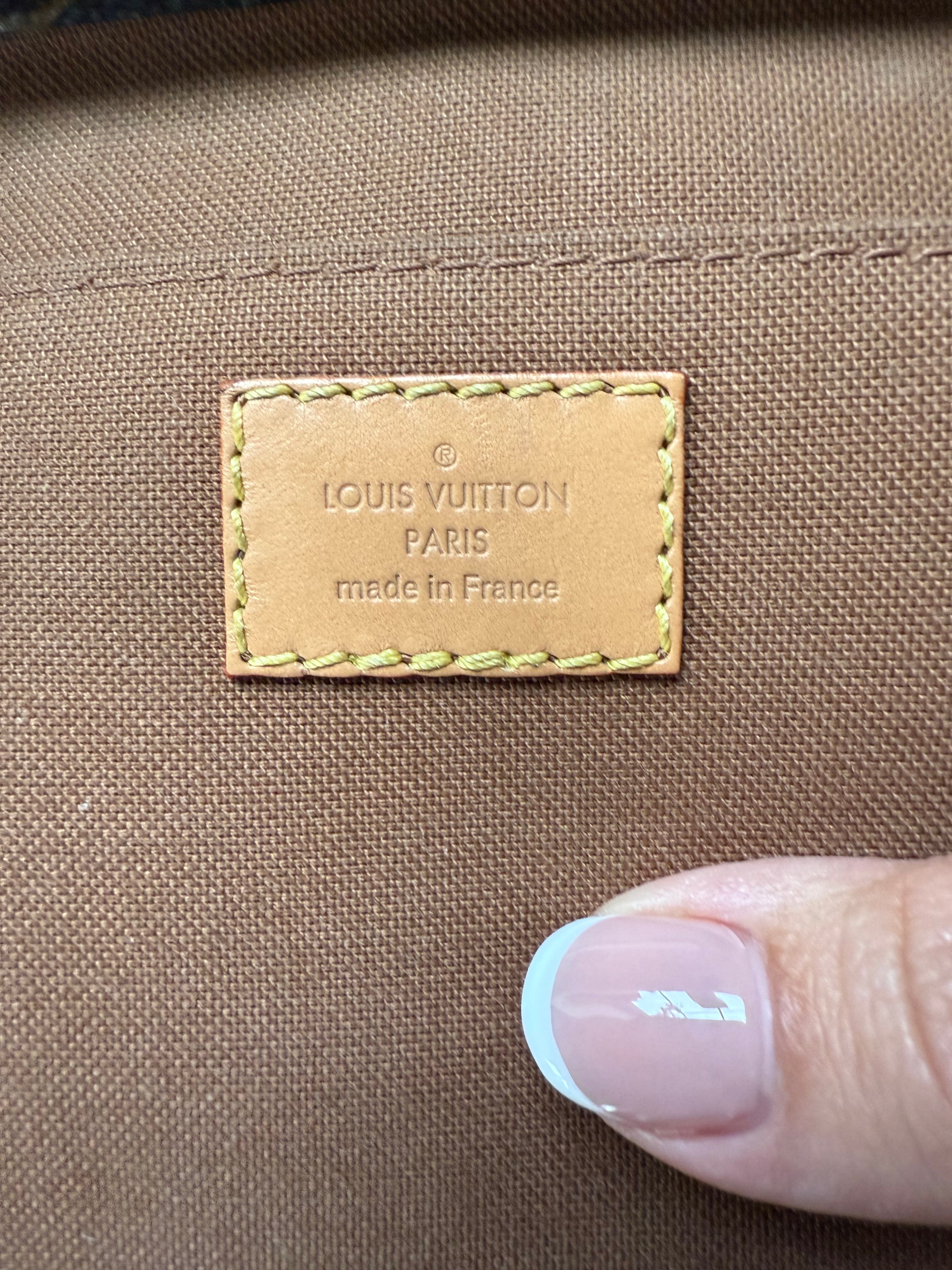 Pre-Owned Louis Vuitton Petit Sac Plat in Monogram Canvas